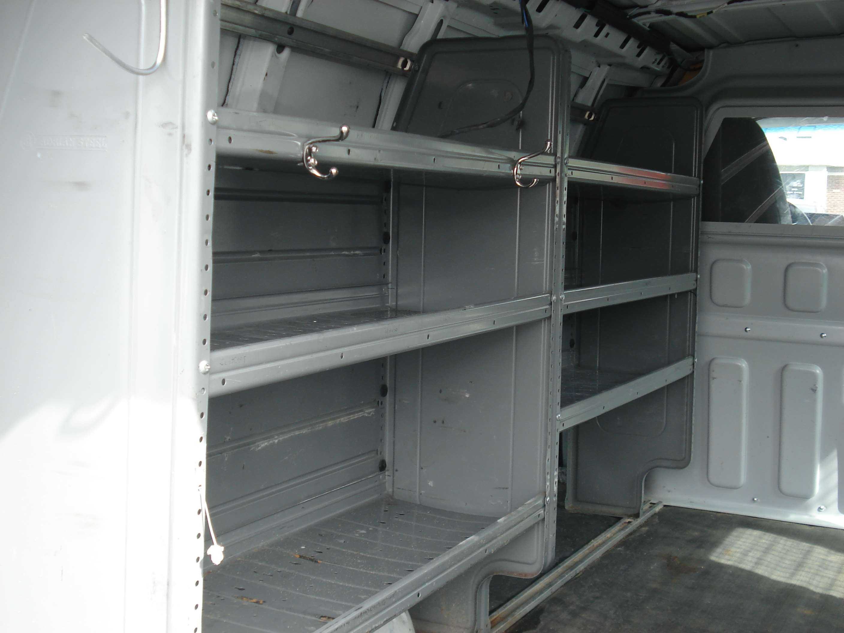 Chevrolet Express Image 20