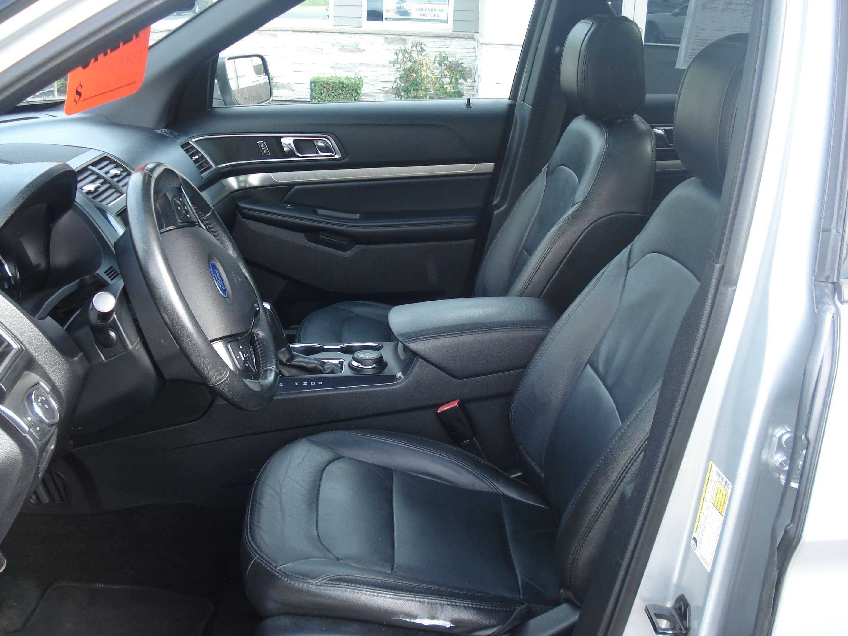 Ford Explorer Image 11