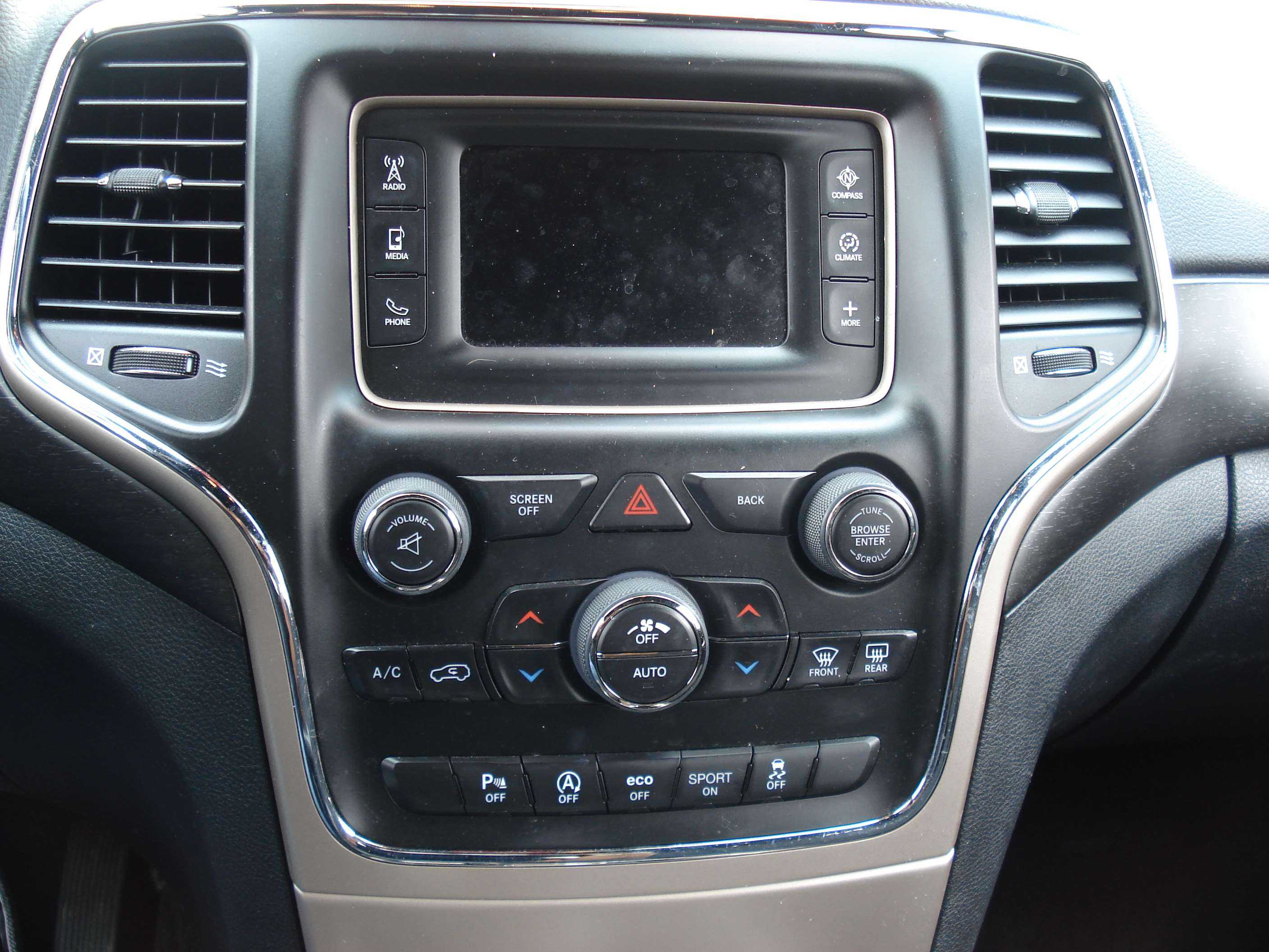 Jeep Grand Cherokee Image 14