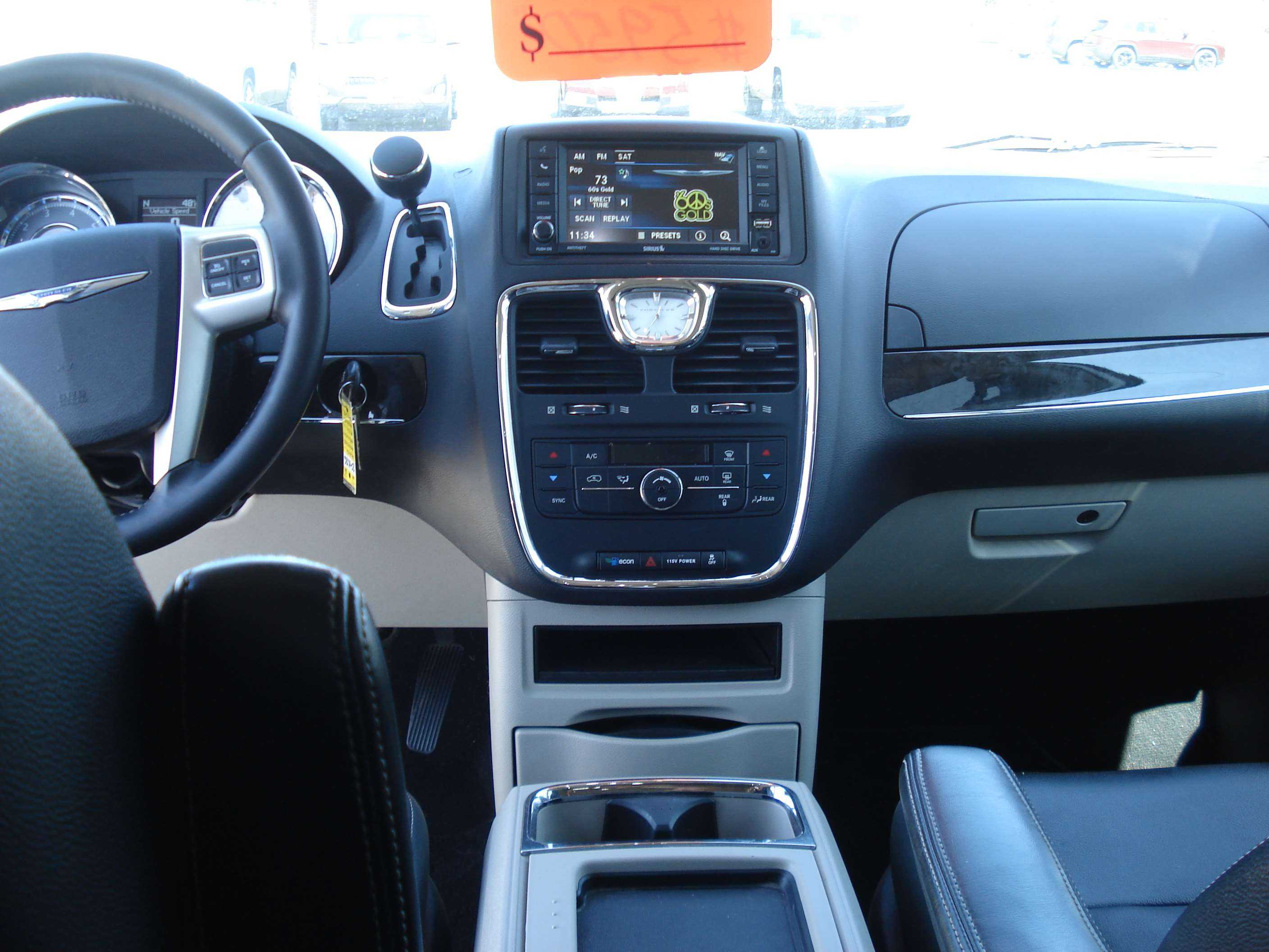 Chrysler Town And Country Image 12