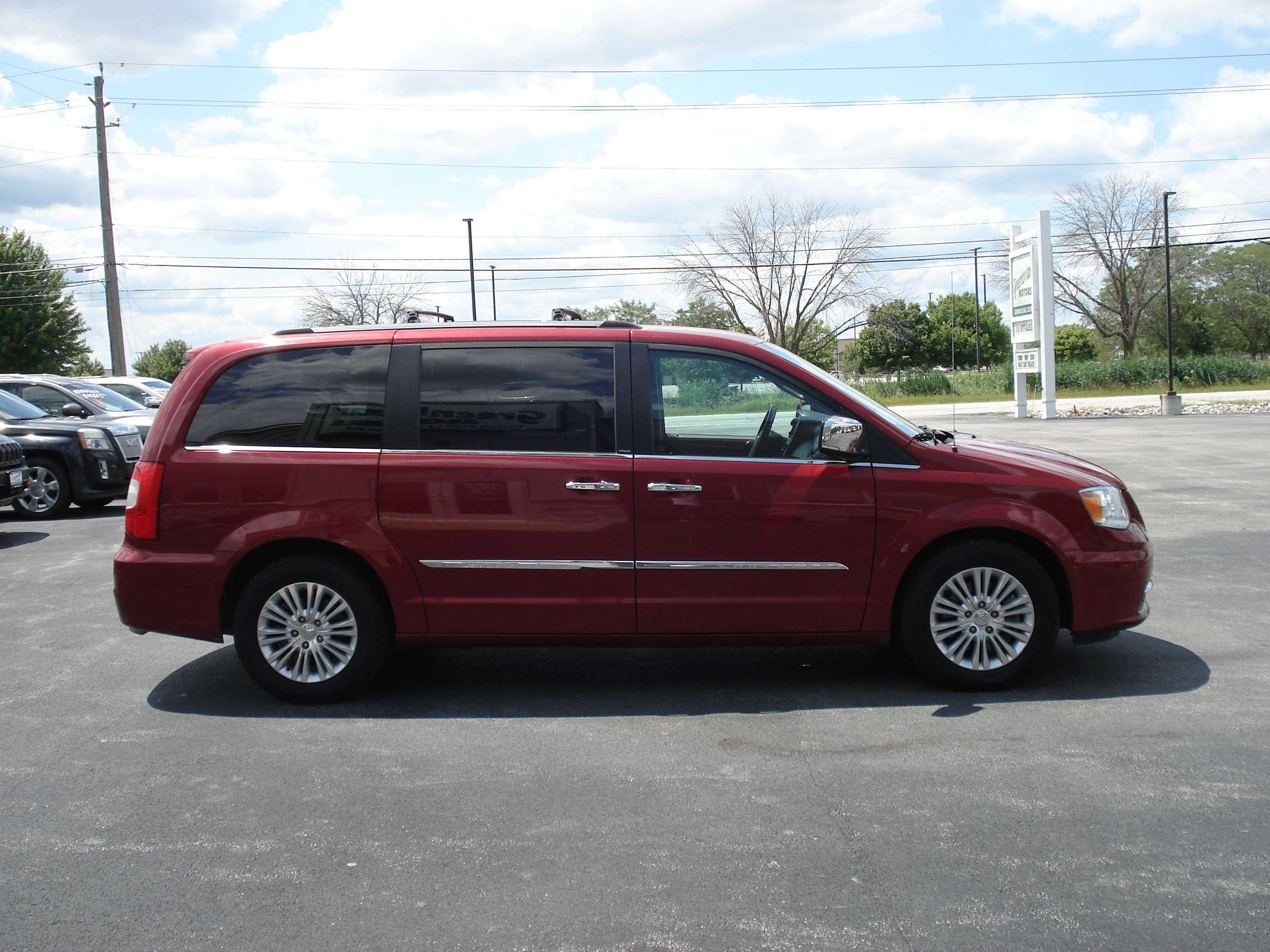 Chrysler Town And Country Image 5