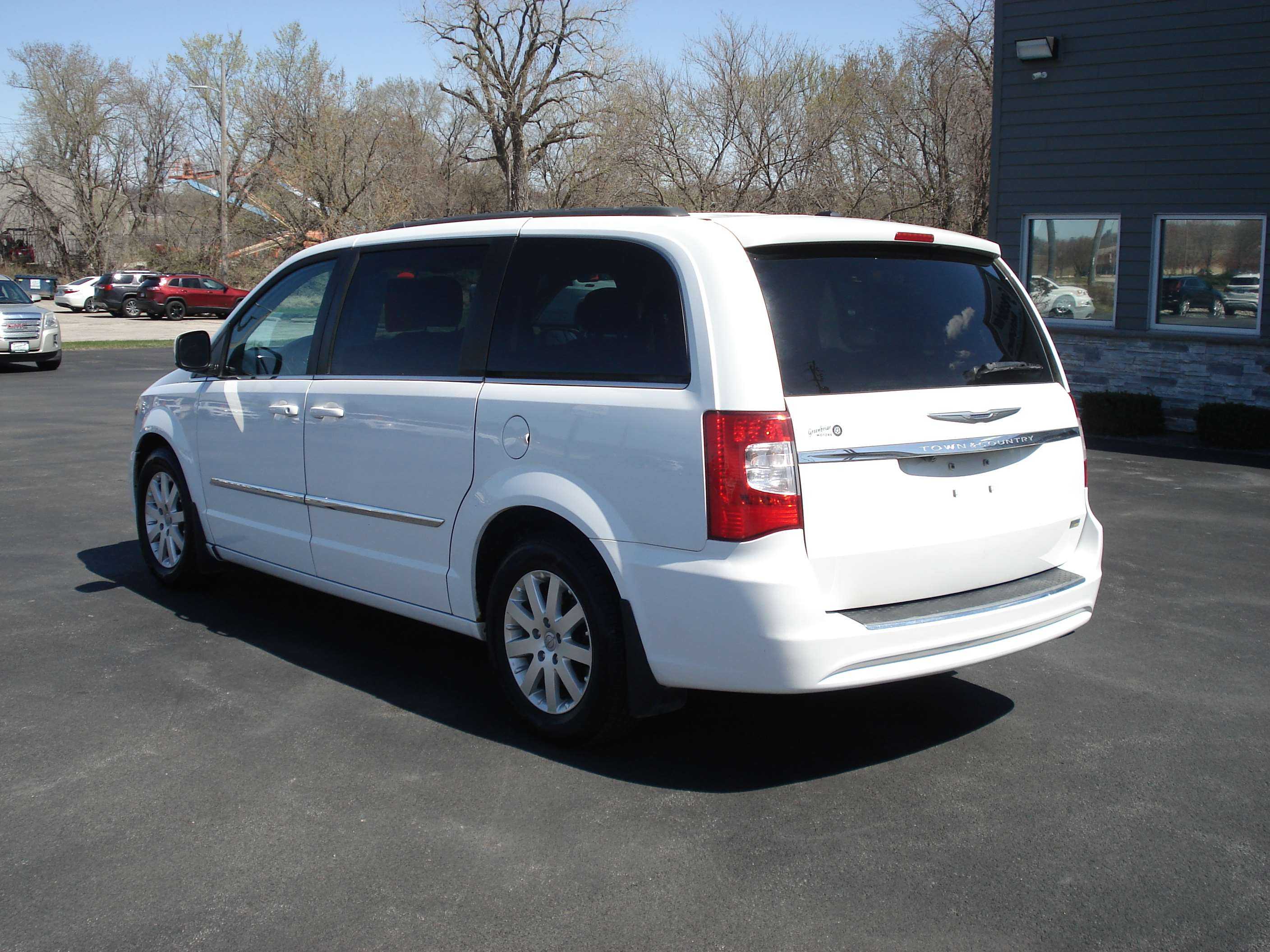 Chrysler Town And Country Image 8