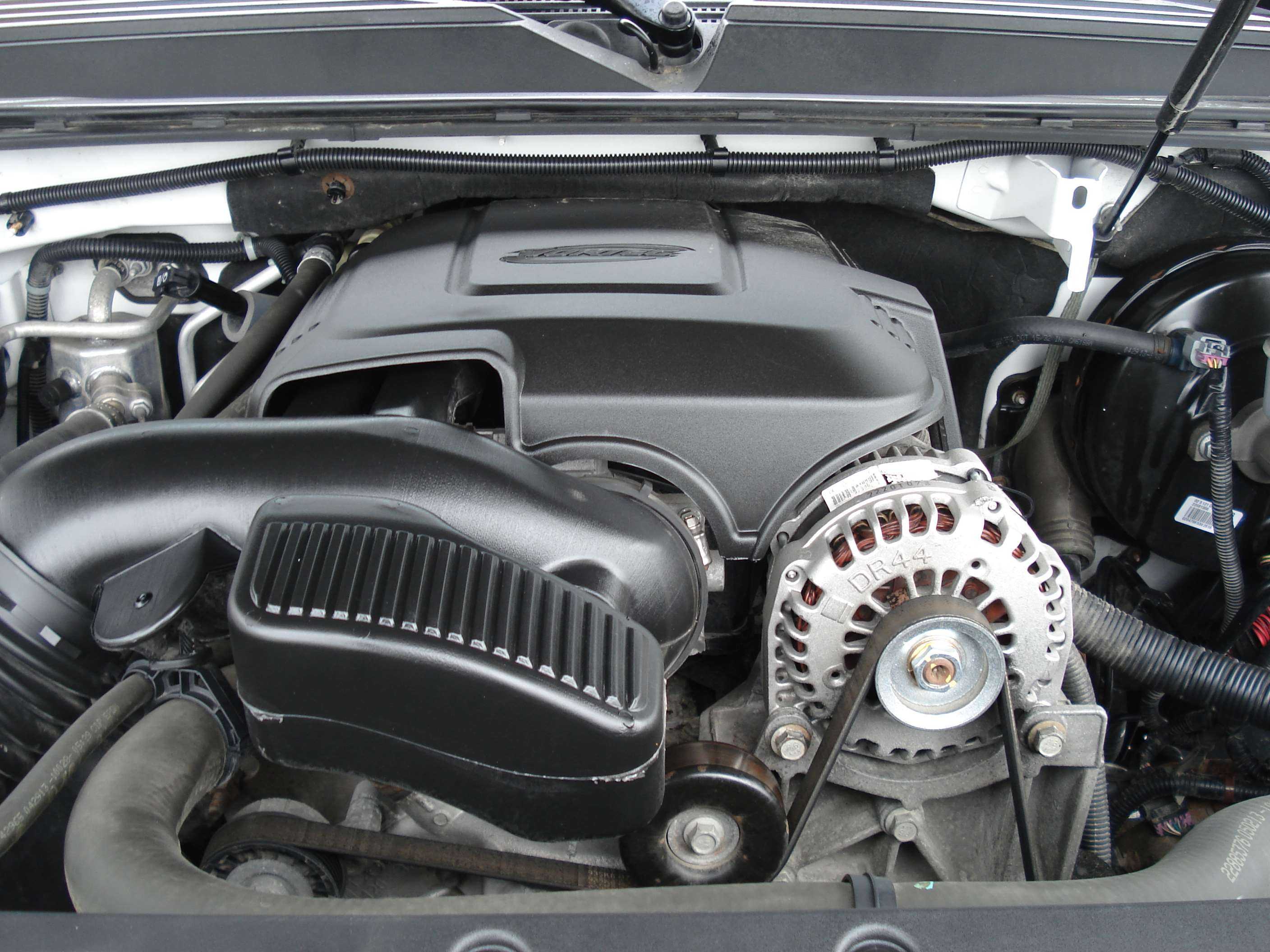 Chevrolet Suburban Image 9