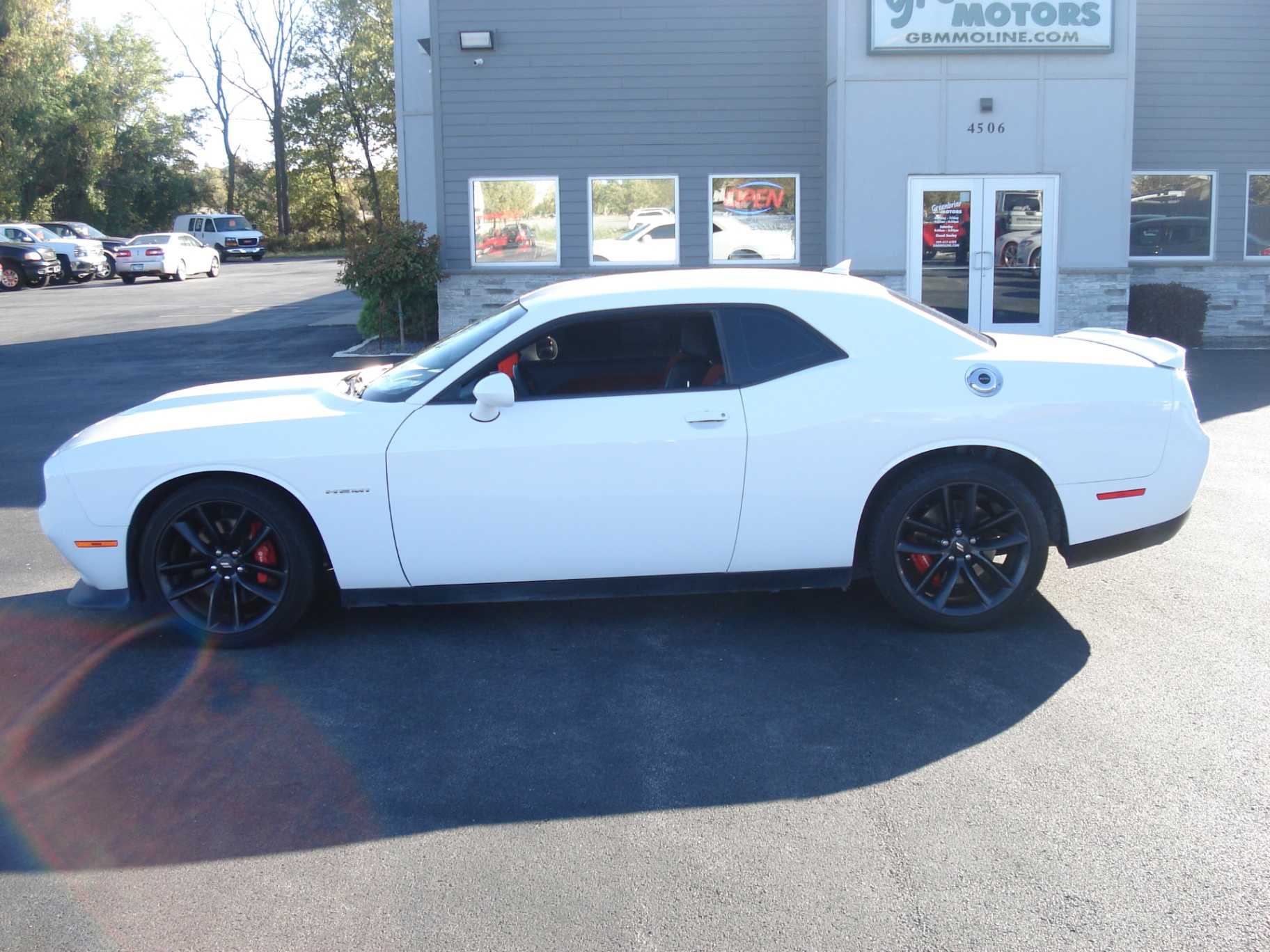 Dodge Challenger Image 1