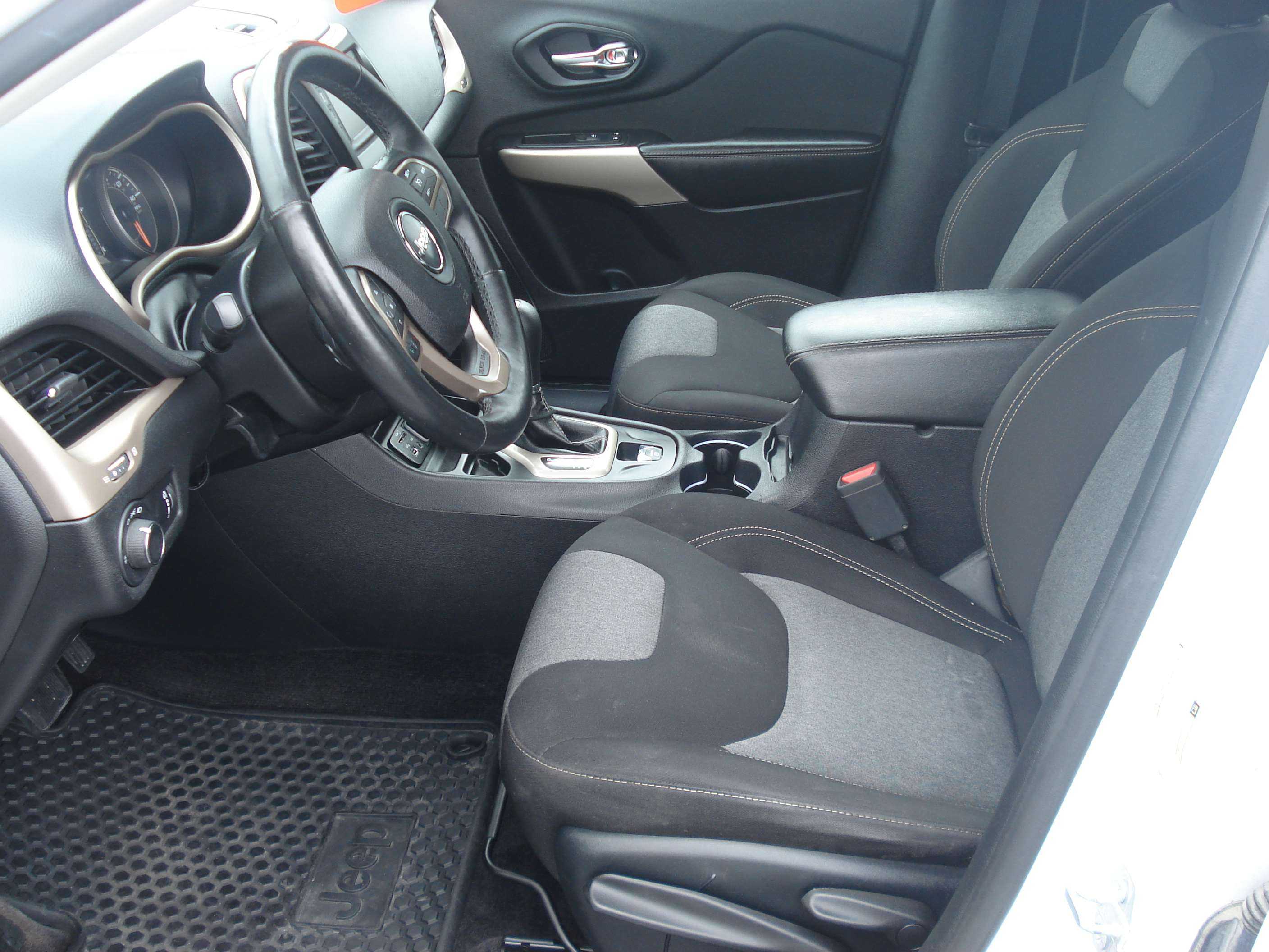 Jeep Cherokee Image 12