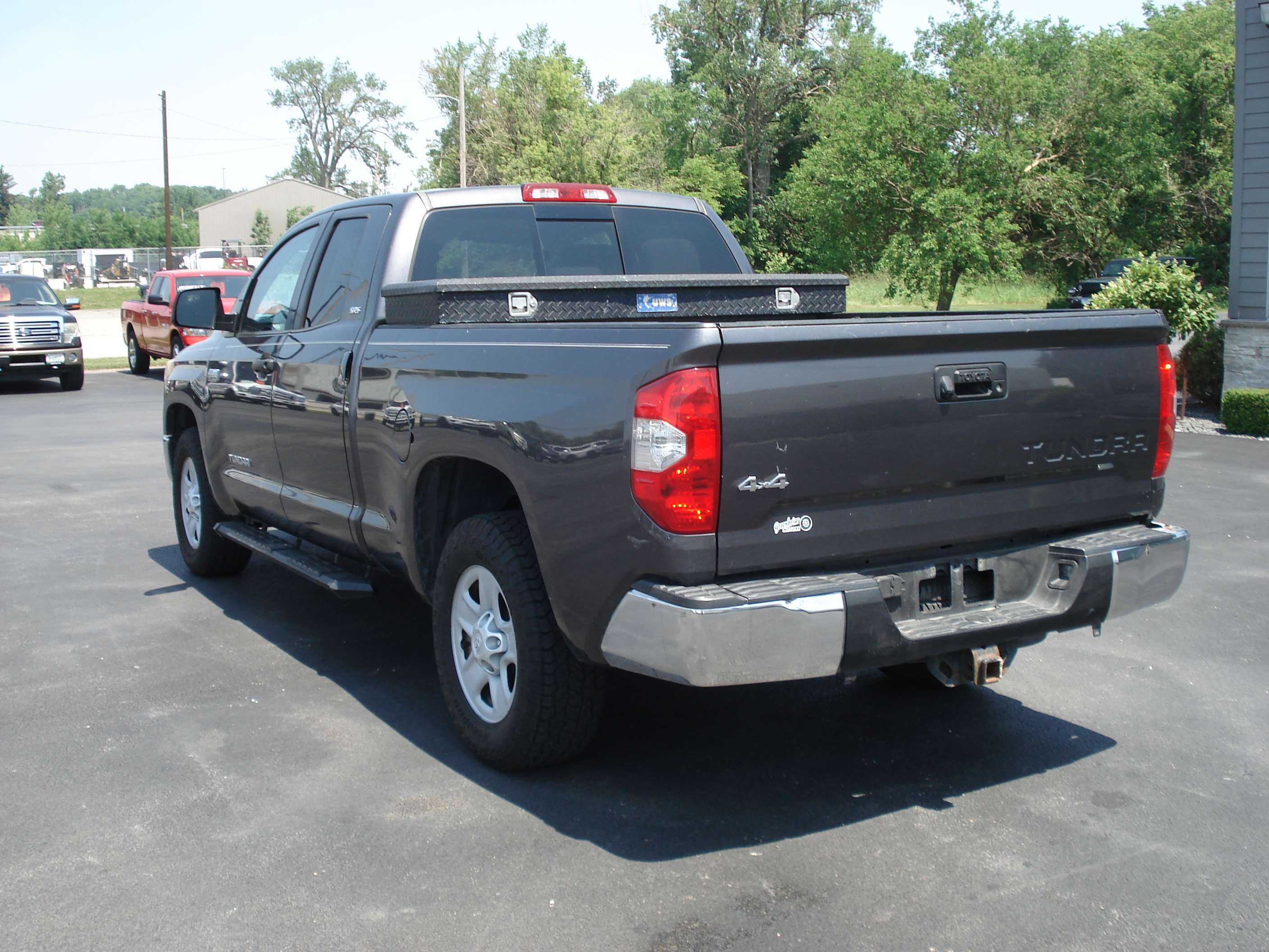 Toyota Tundra Image 8