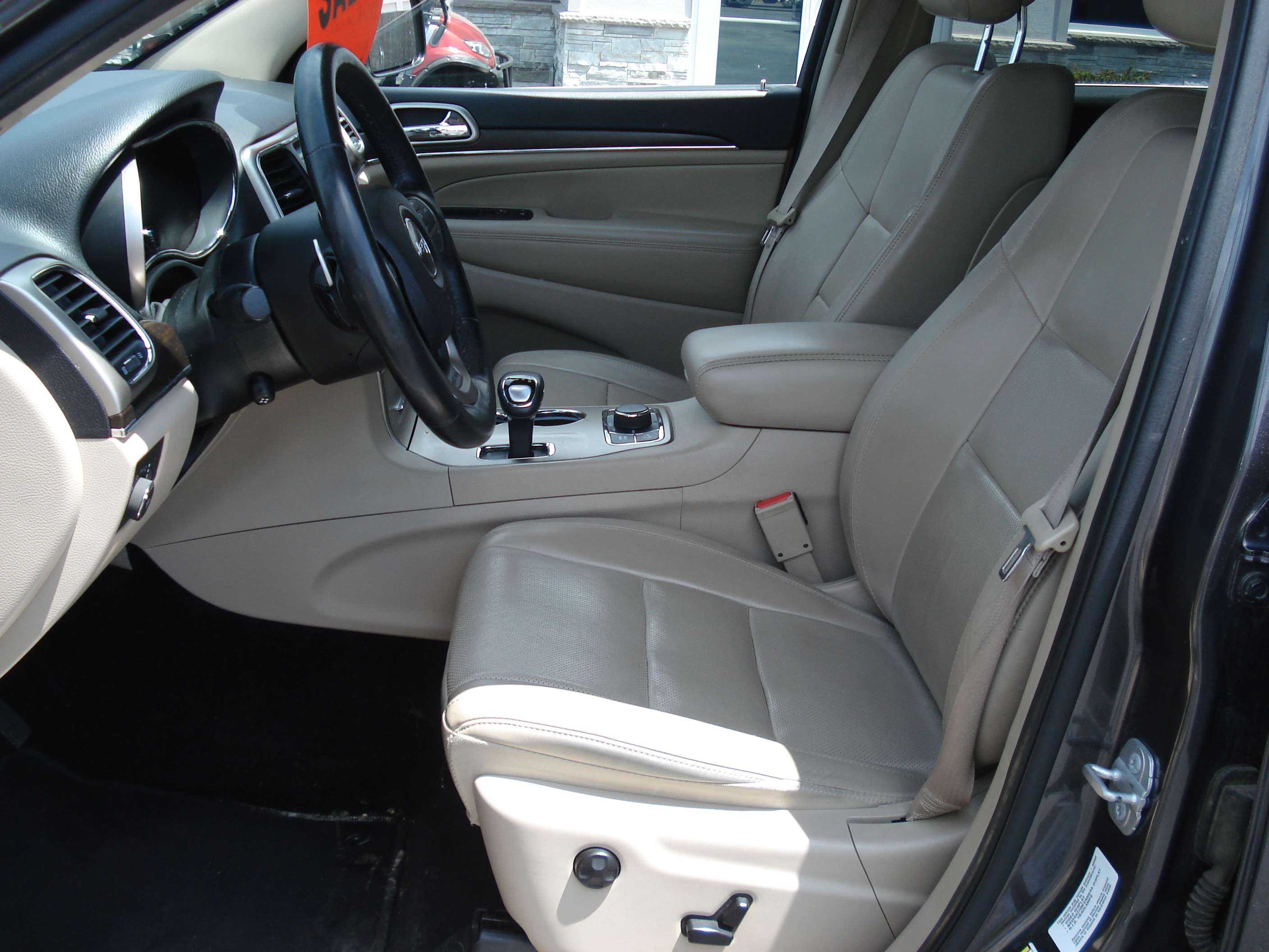 Jeep Grand Cherokee Image 11