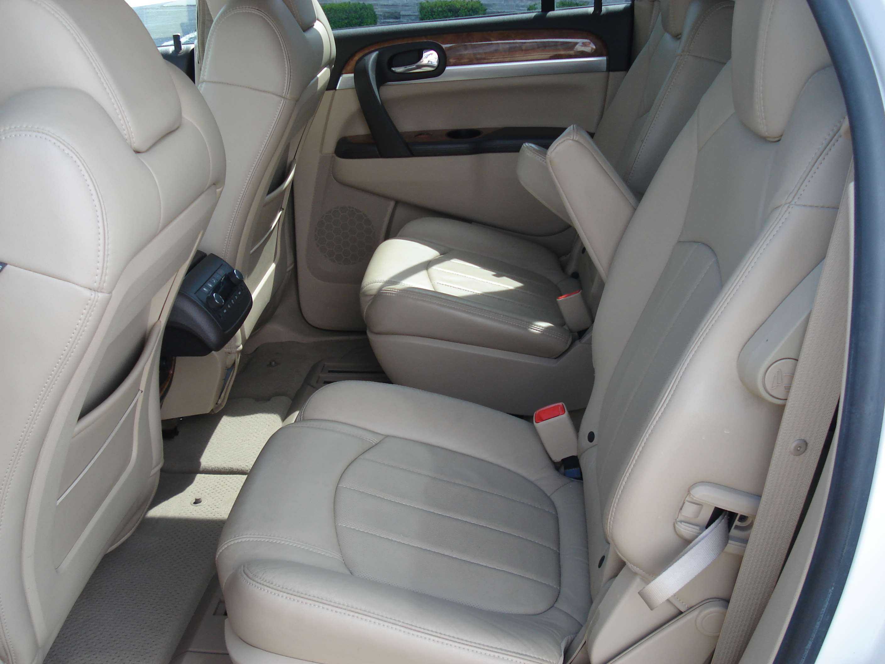 Buick Enclave Image 12