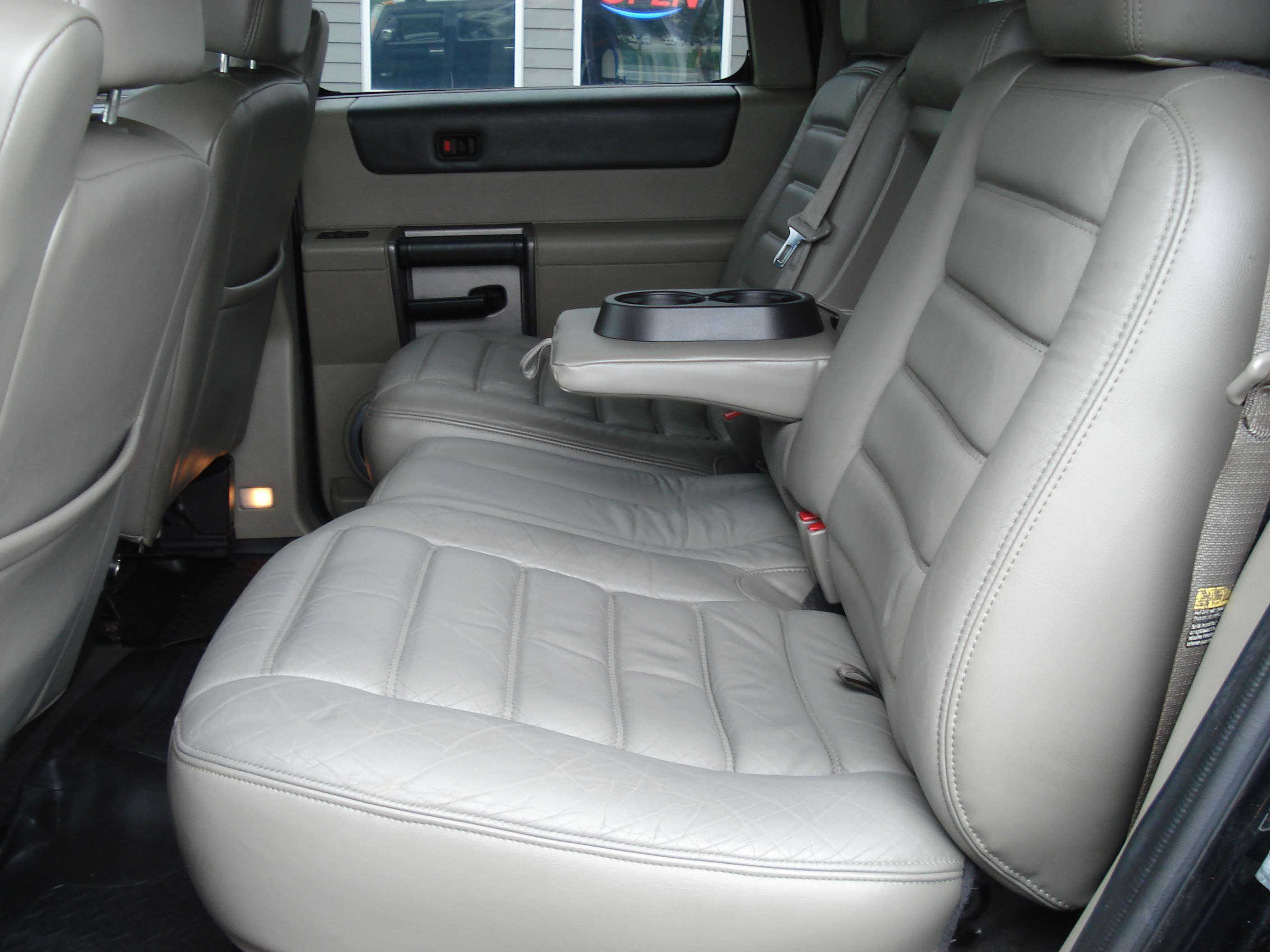 Hummer H2 Image 12