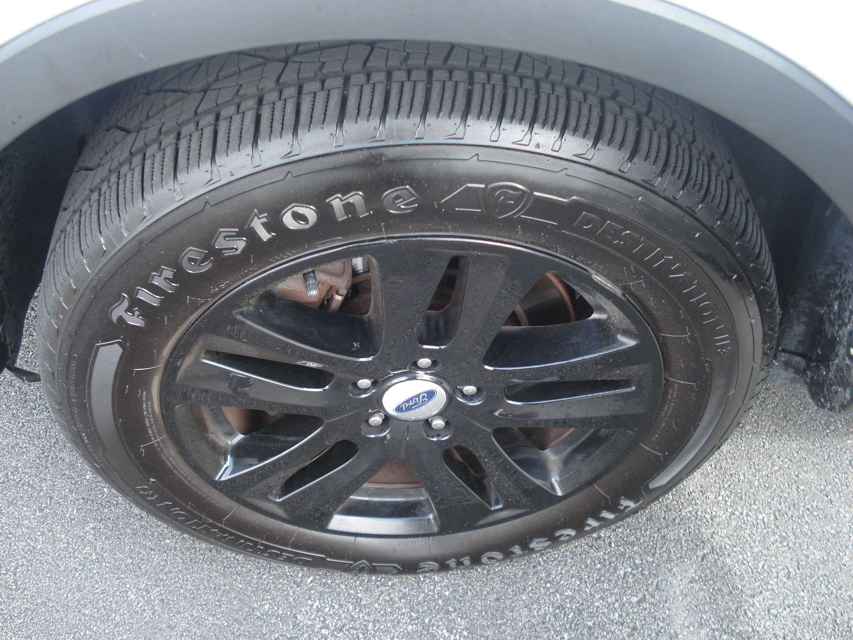 Ford Explorer Image 10