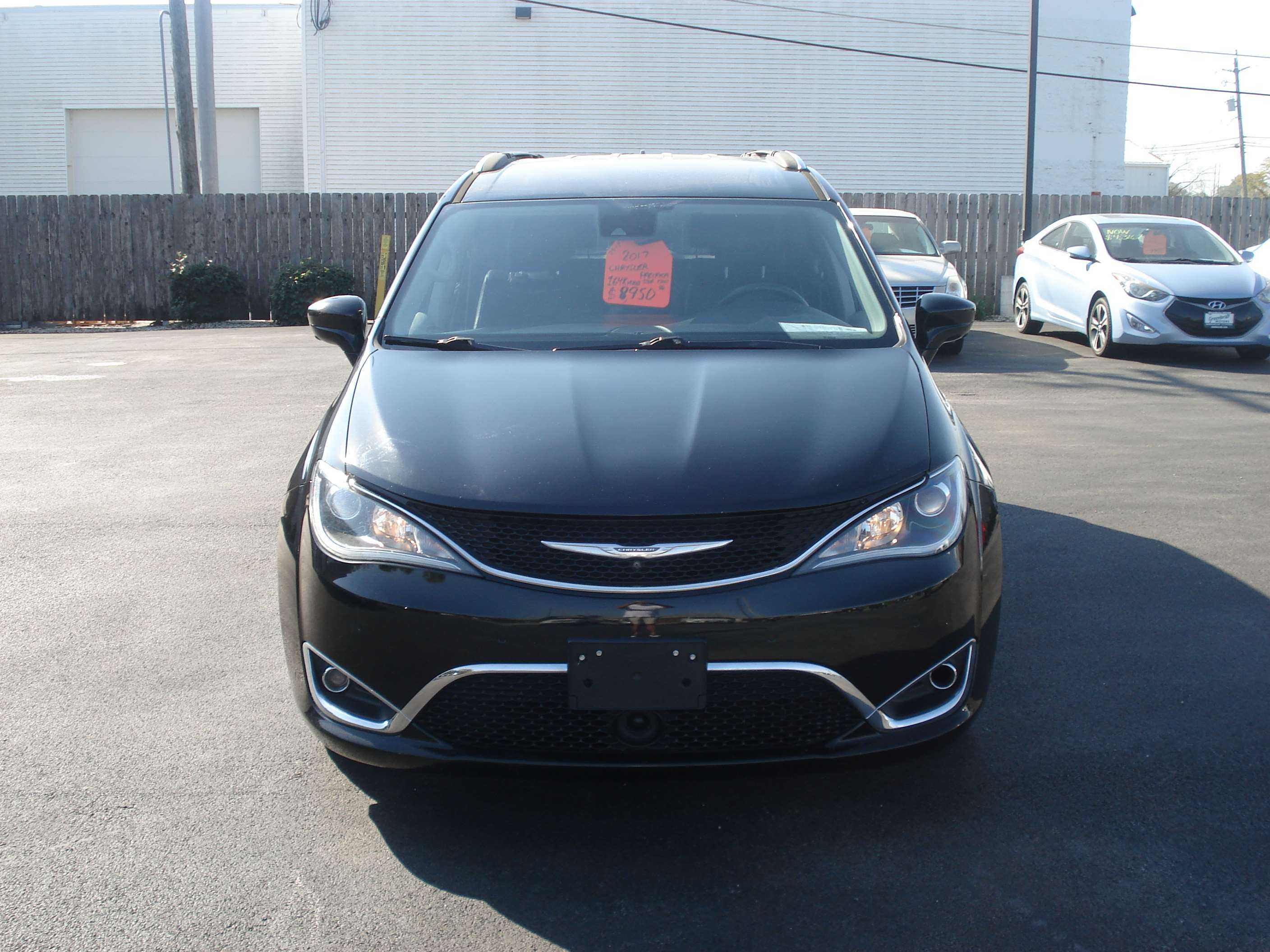 Chrysler Pacifica Image 4