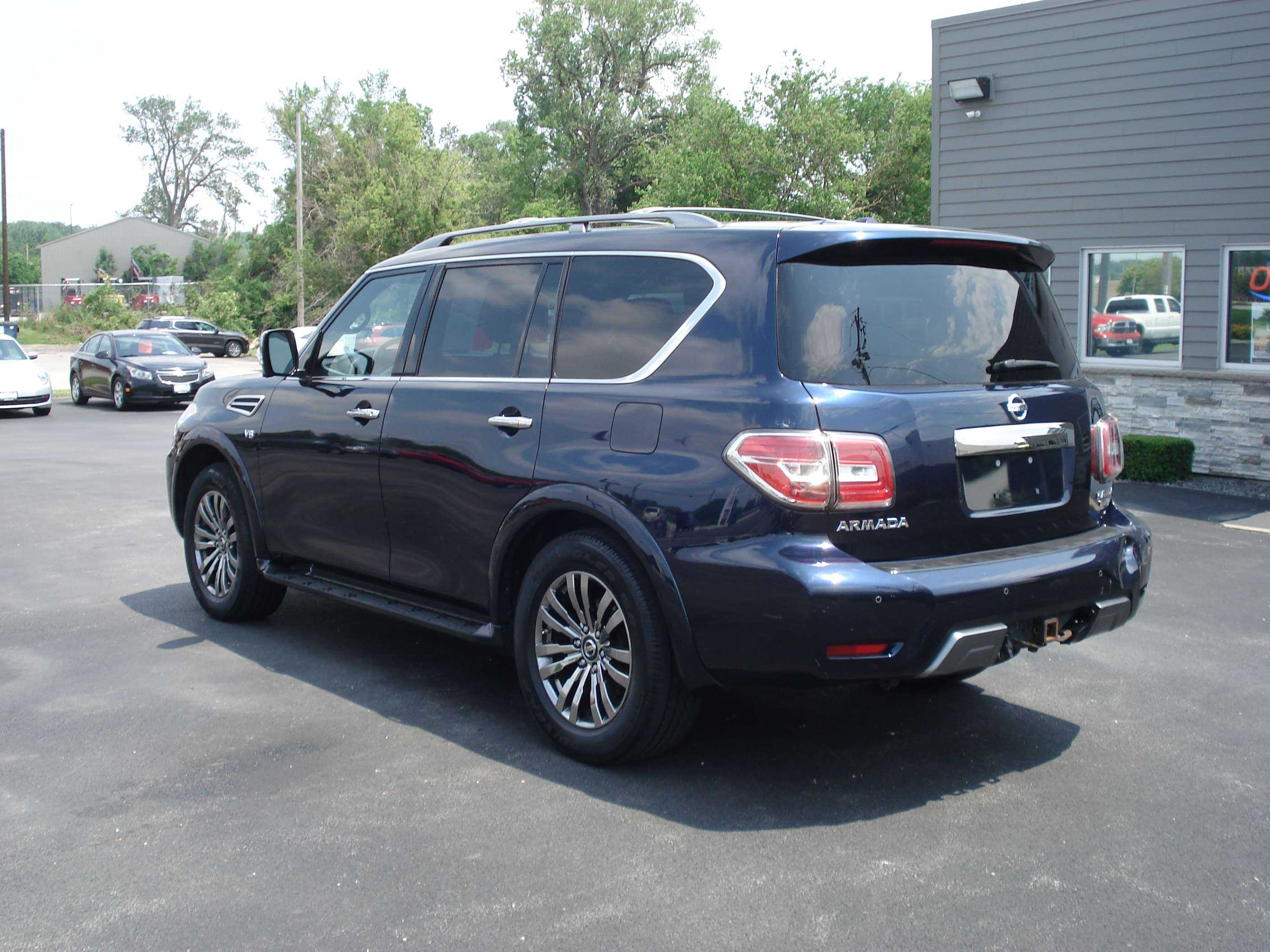Nissan Armada Image 8