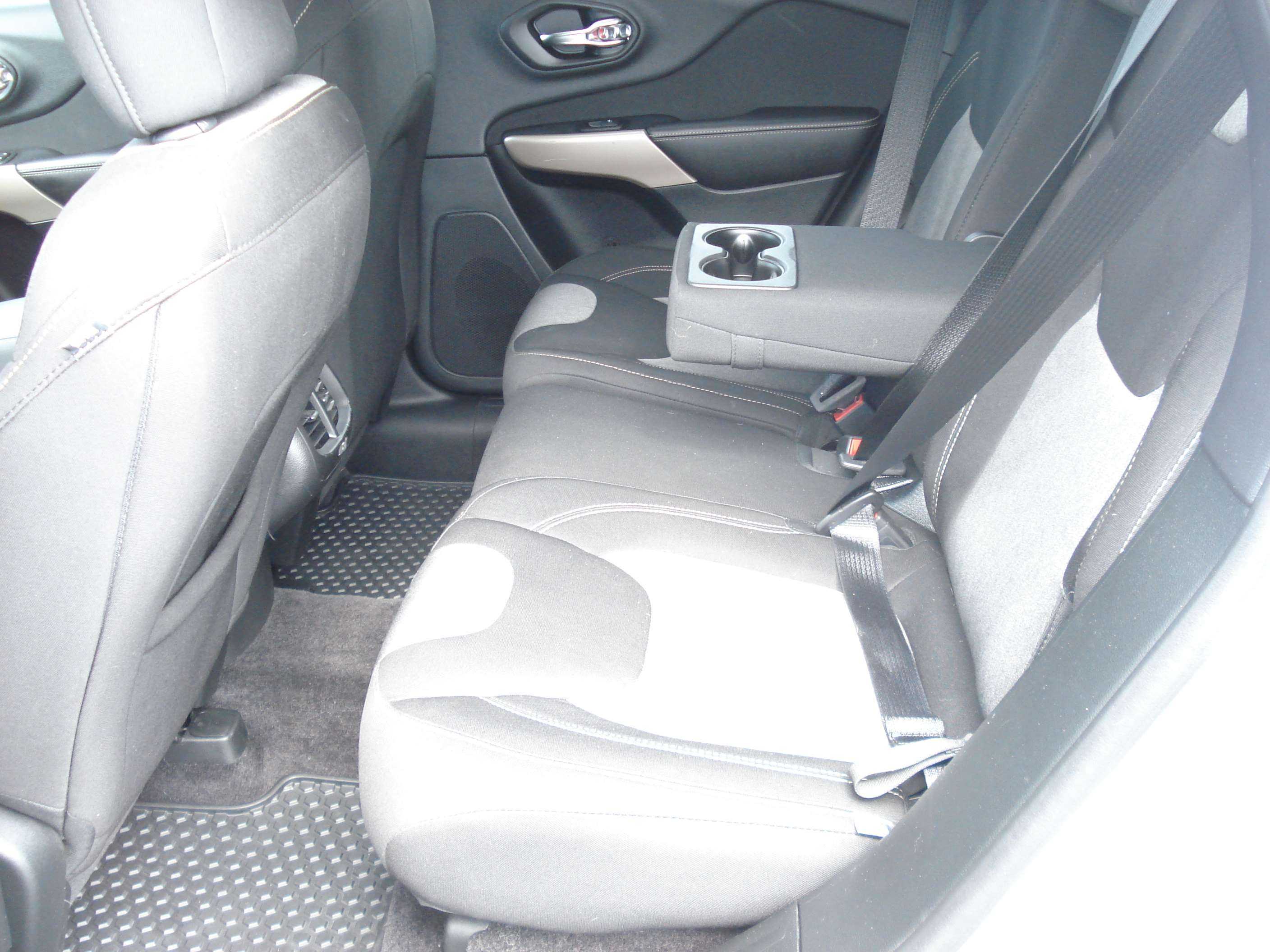 Jeep Cherokee Image 11