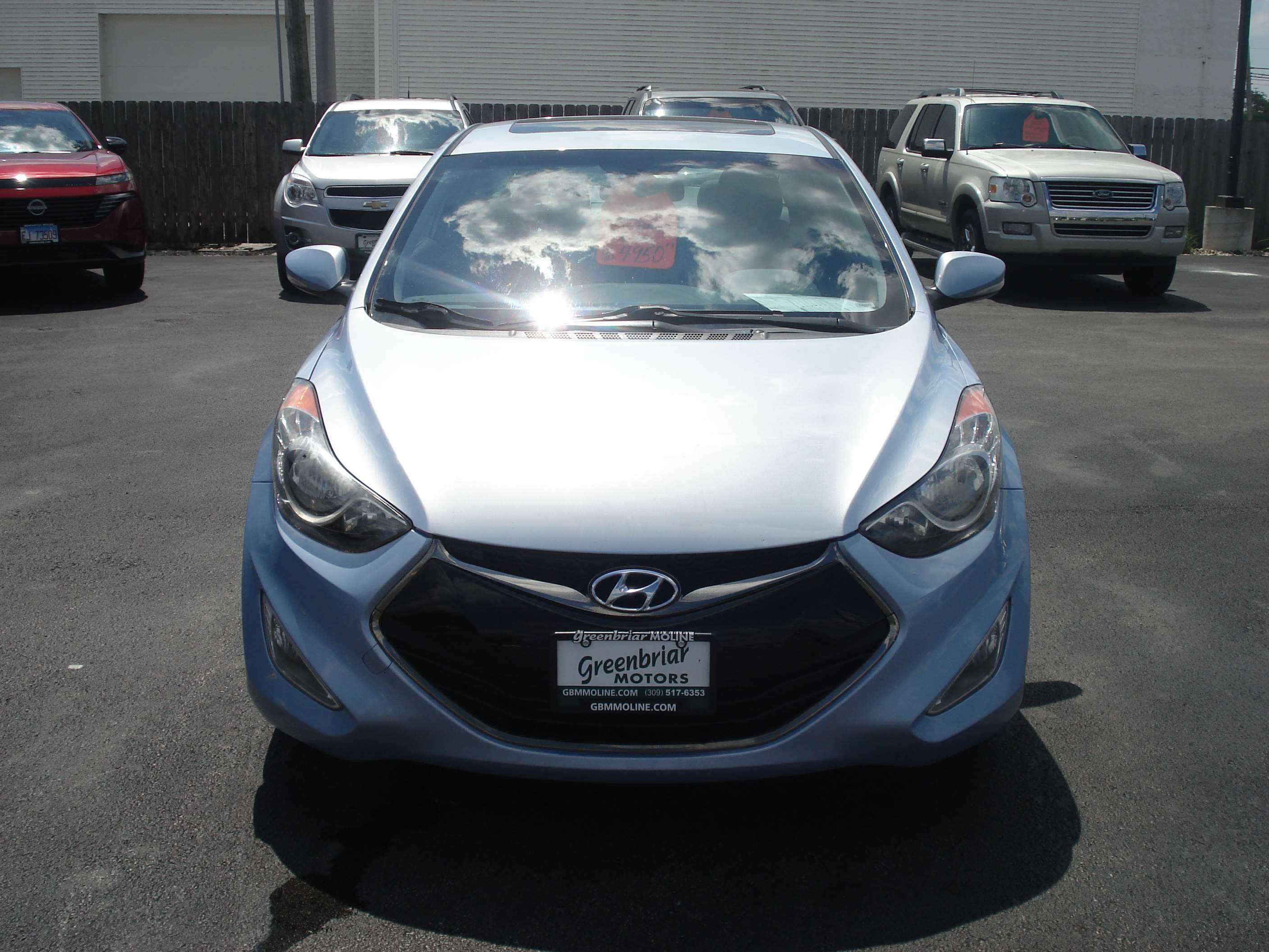 Hyundai Elantra Coupe Image 3