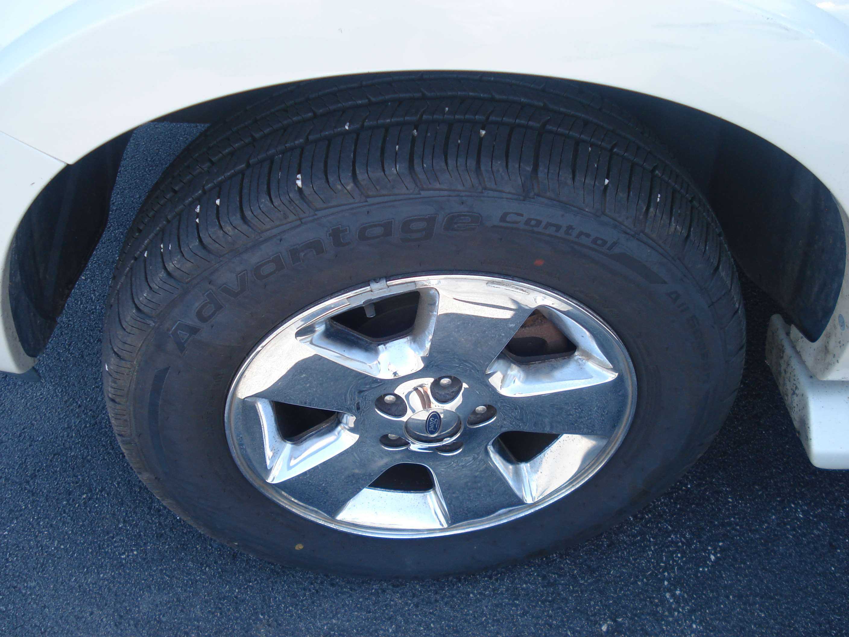 Ford Explorer Image 10