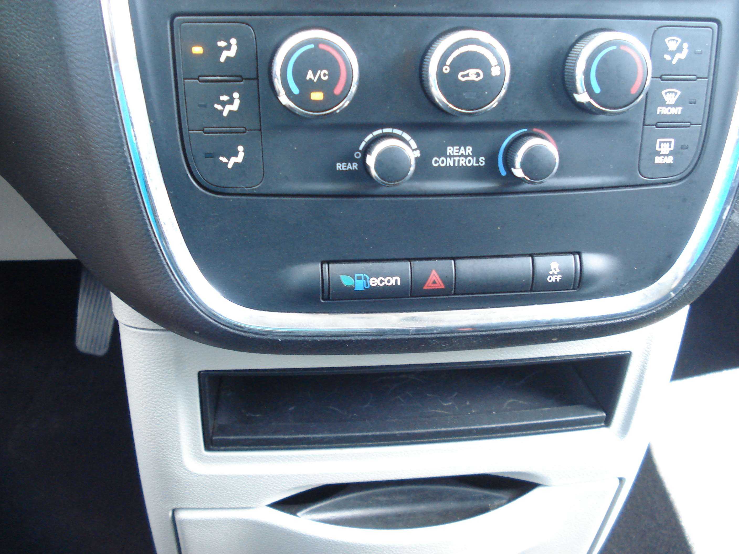 Dodge Grand Caravan Image 14