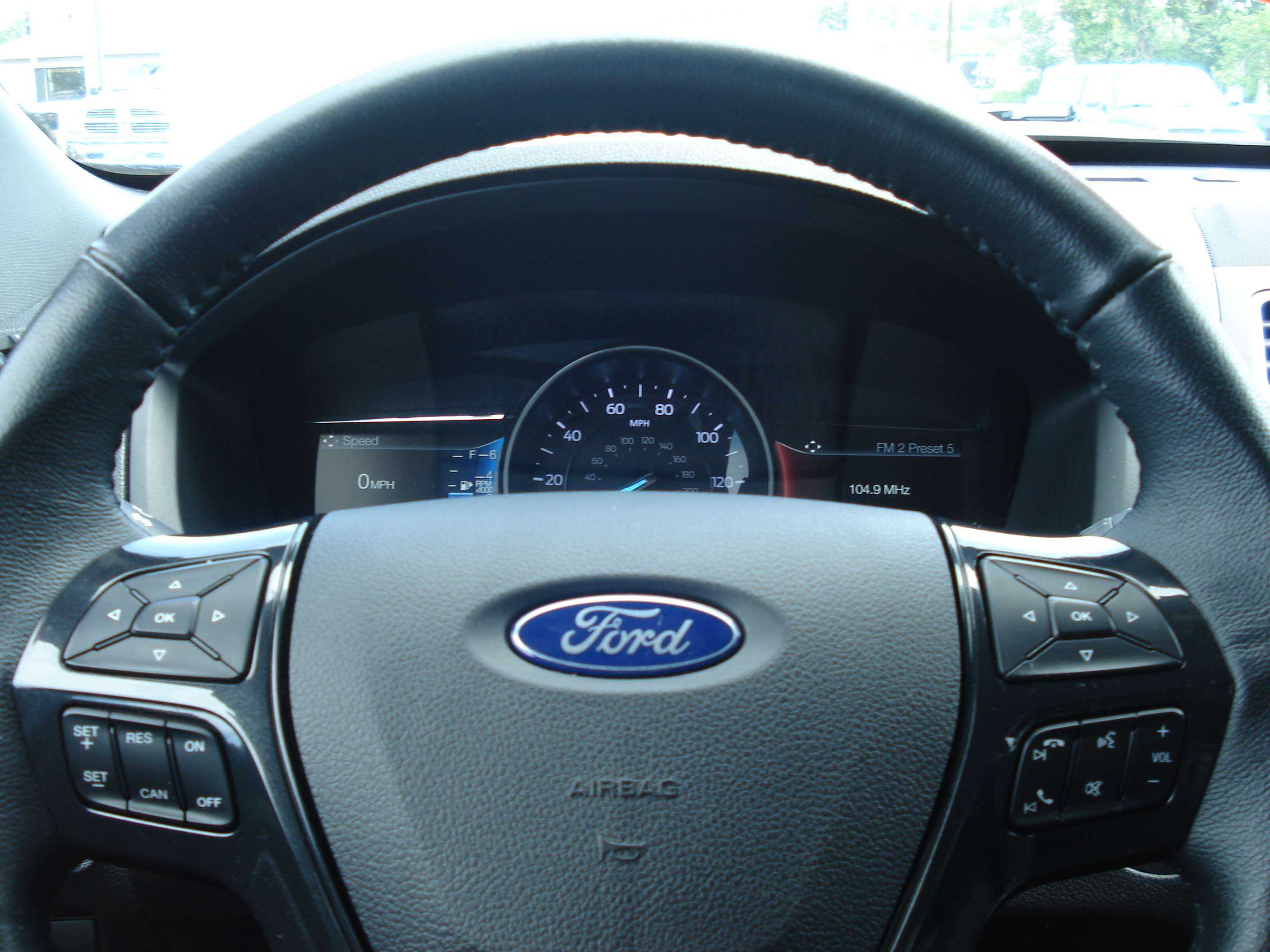 Ford Explorer Image 16