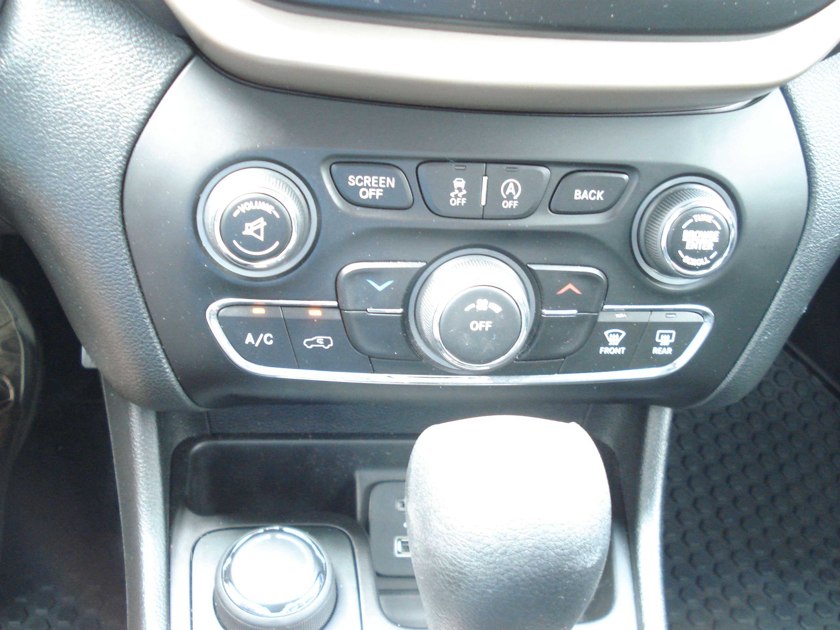 Jeep Cherokee Image 14