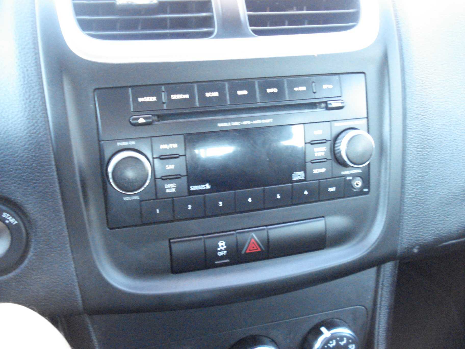 Dodge Avenger Image 11