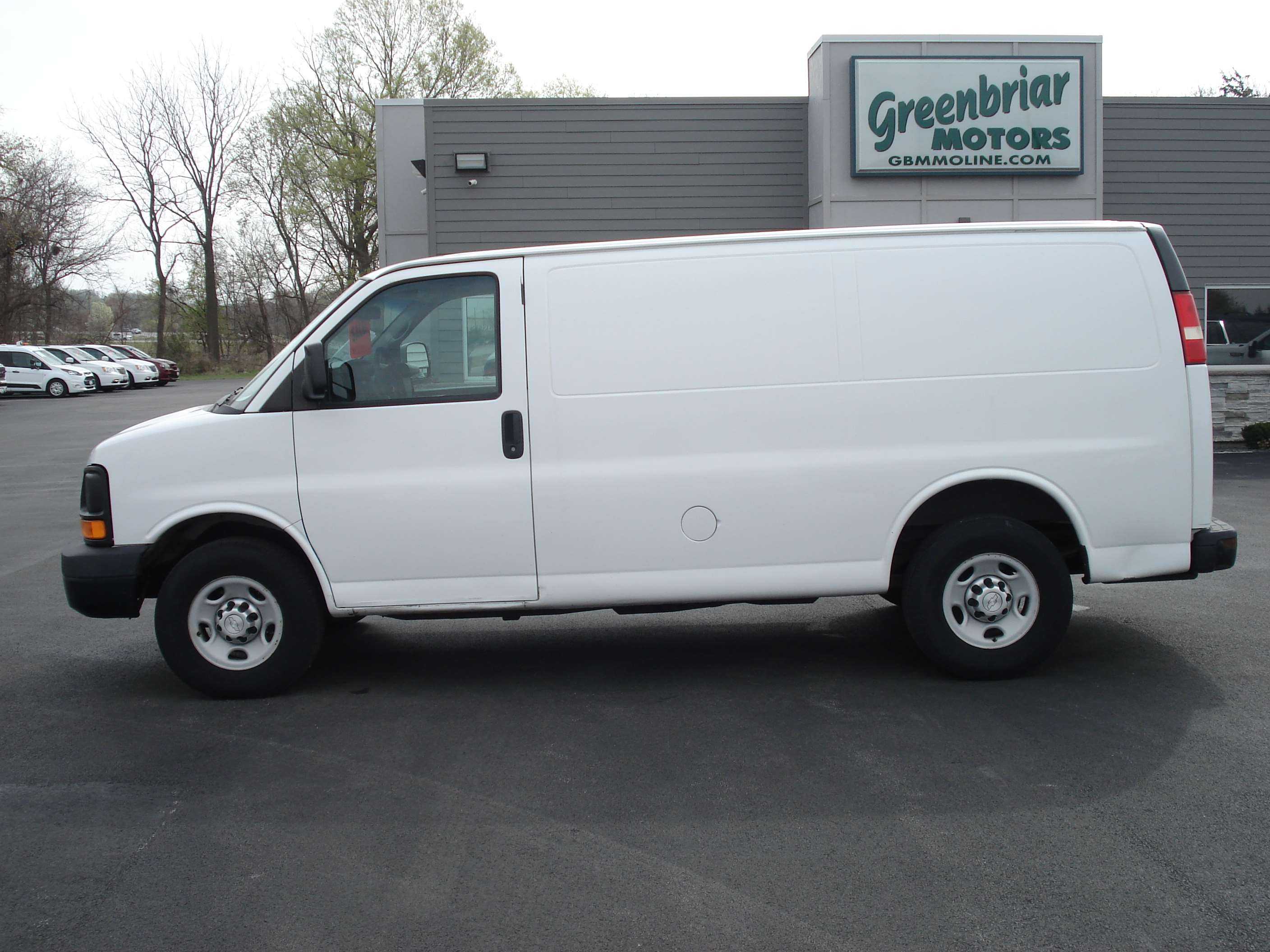 Chevrolet Express Image 1