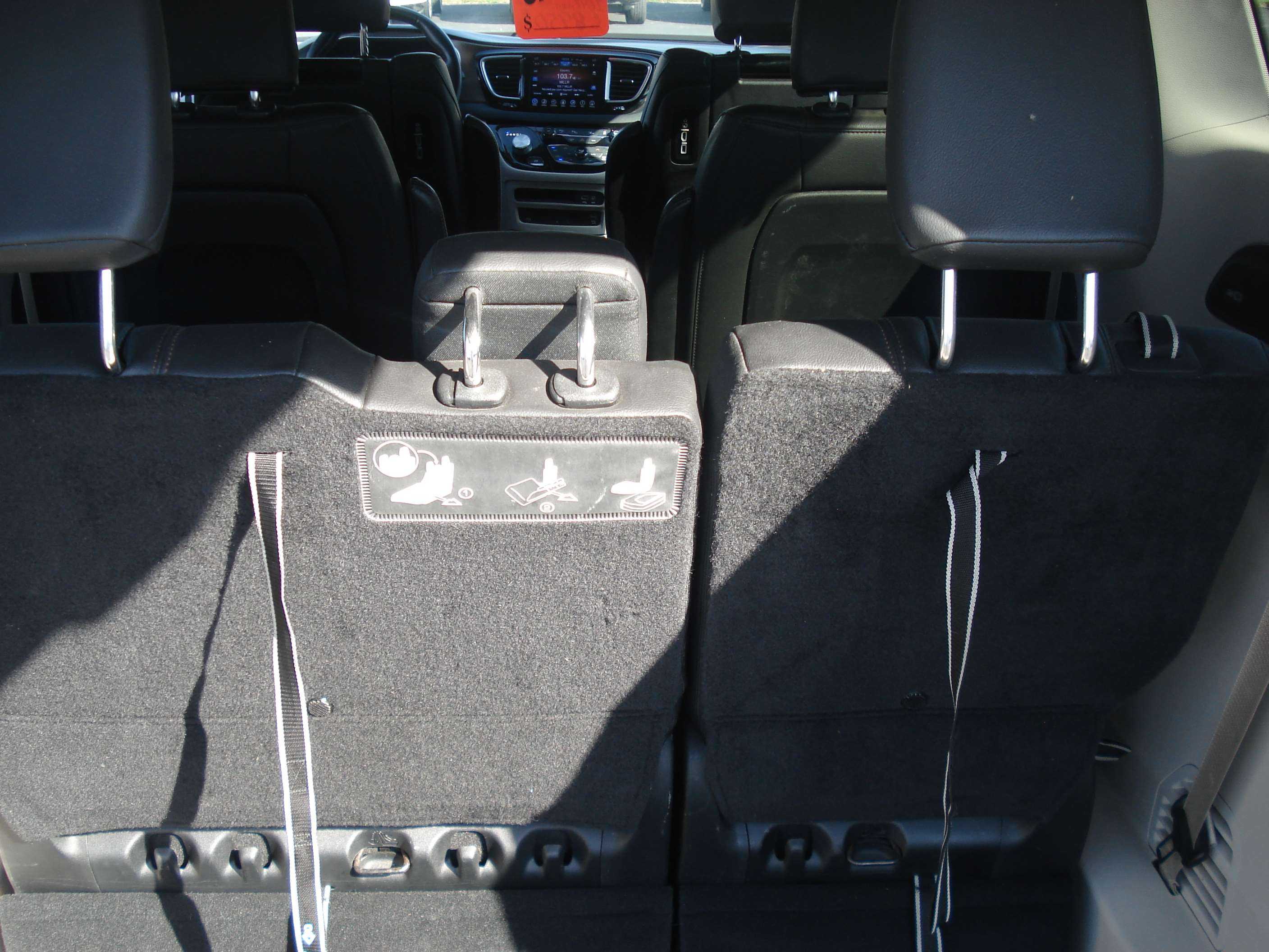 Chrysler Pacifica Image 10