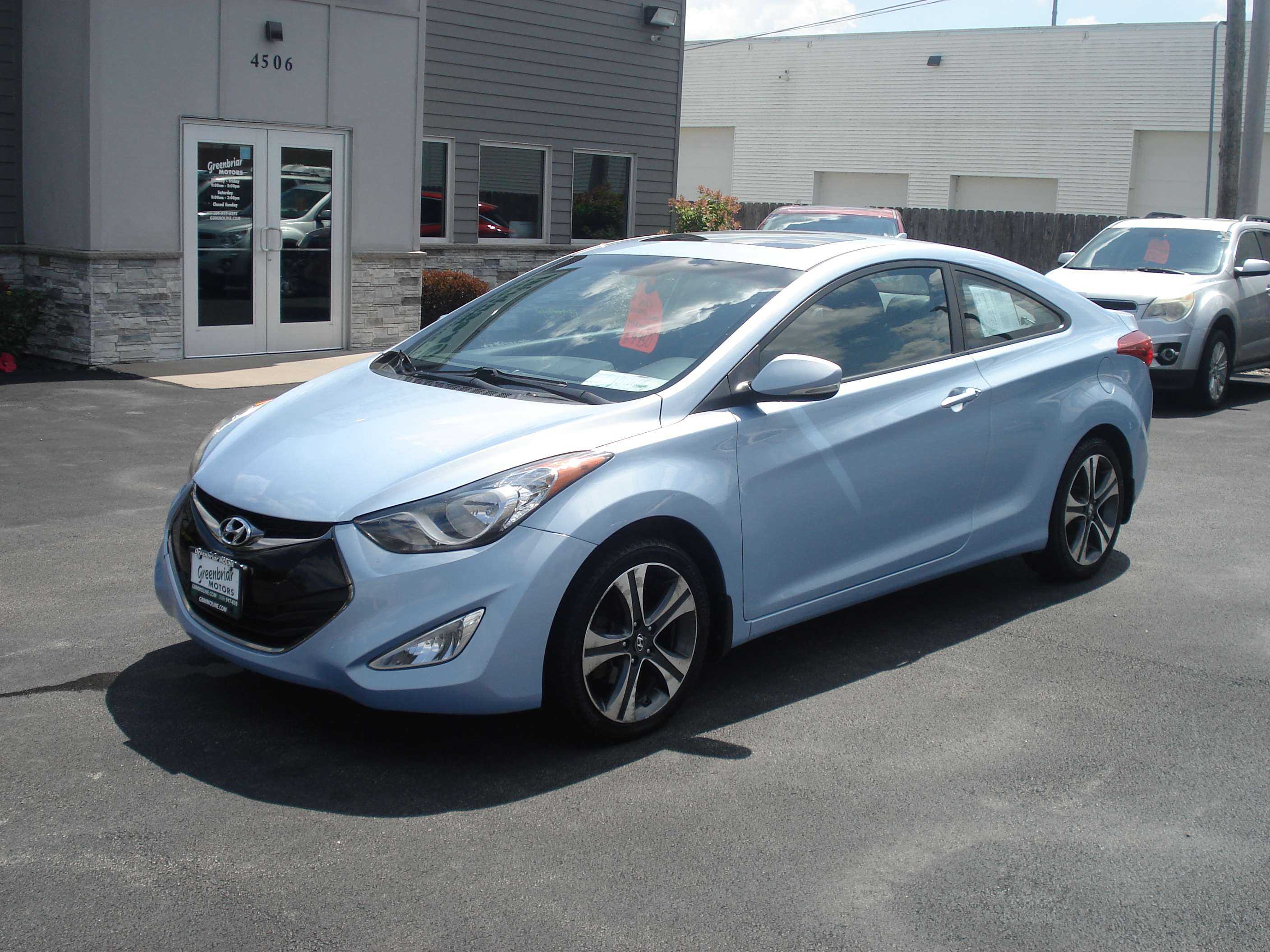 Hyundai Elantra Coupe Image 2