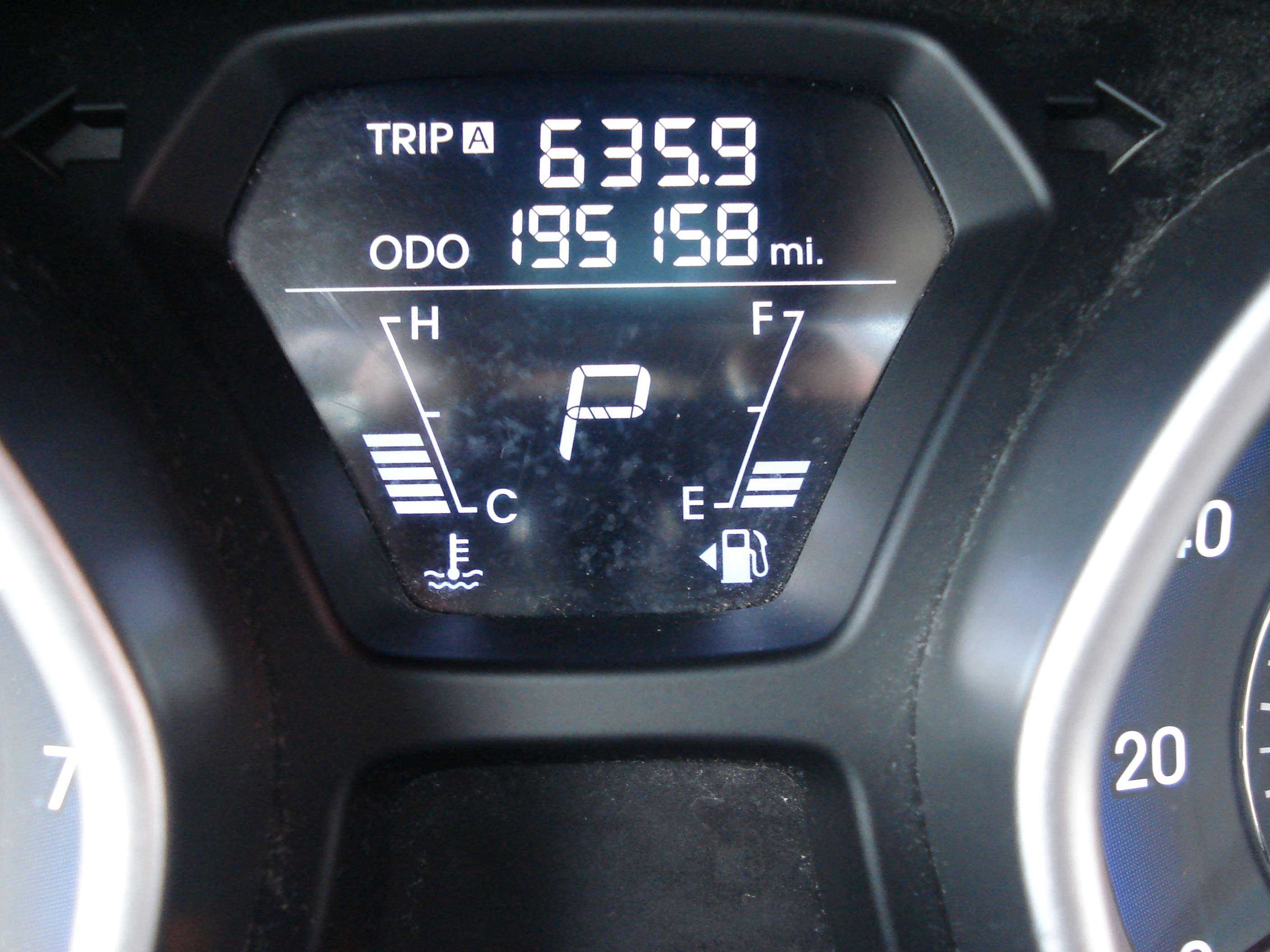 Hyundai Elantra Coupe Image 16