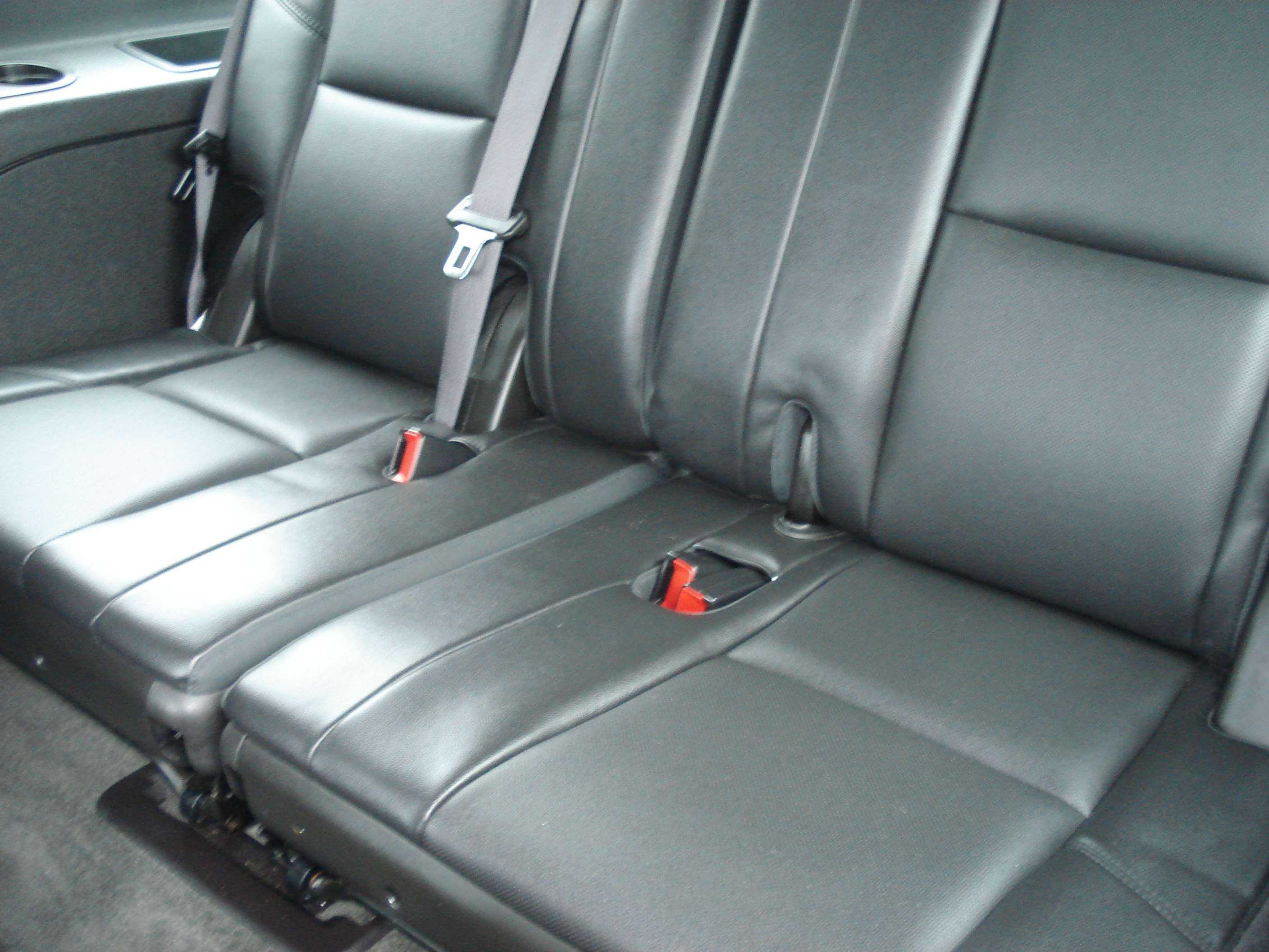 Chevrolet Suburban Image 13