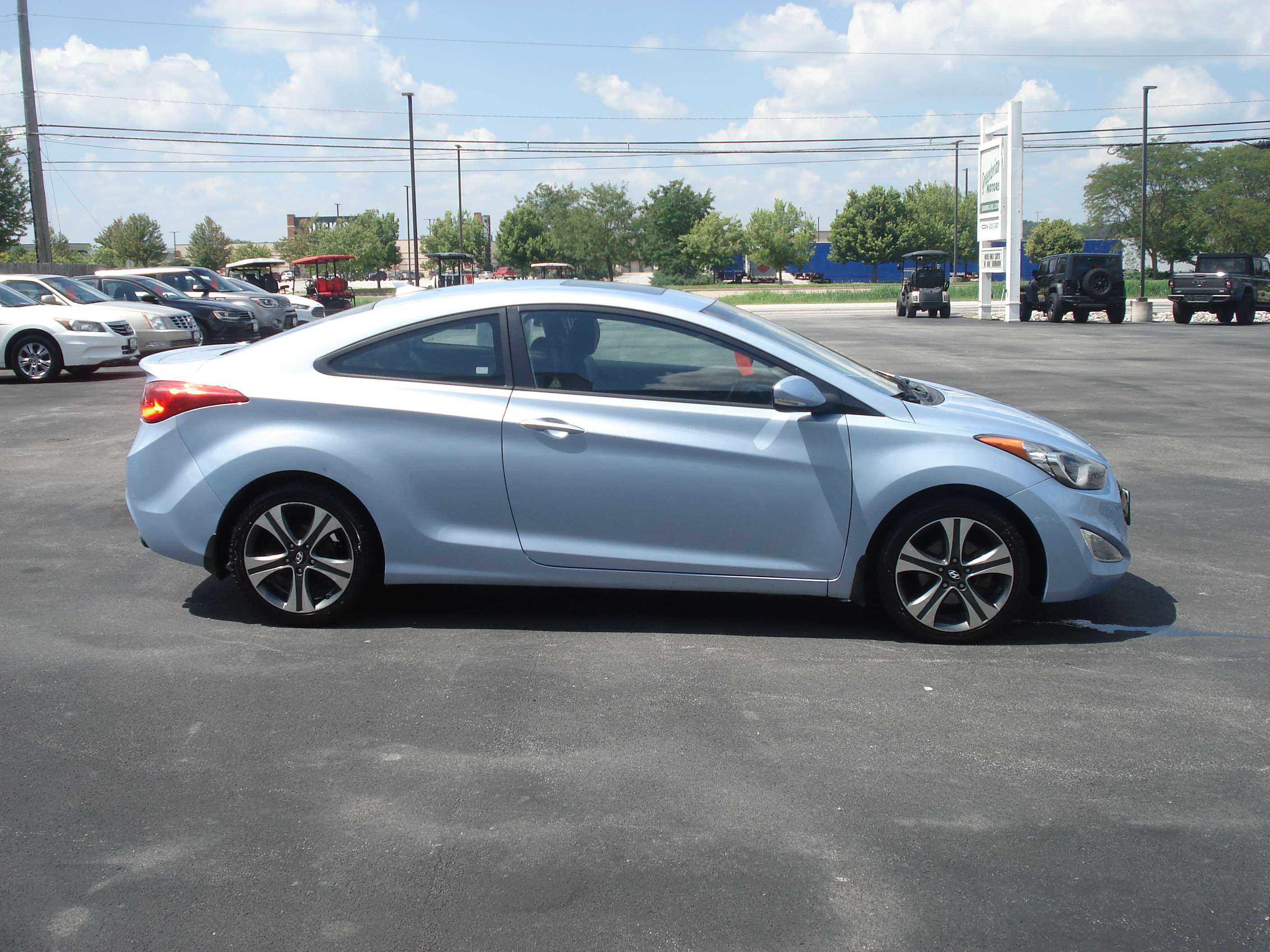 Hyundai Elantra Coupe Image 5
