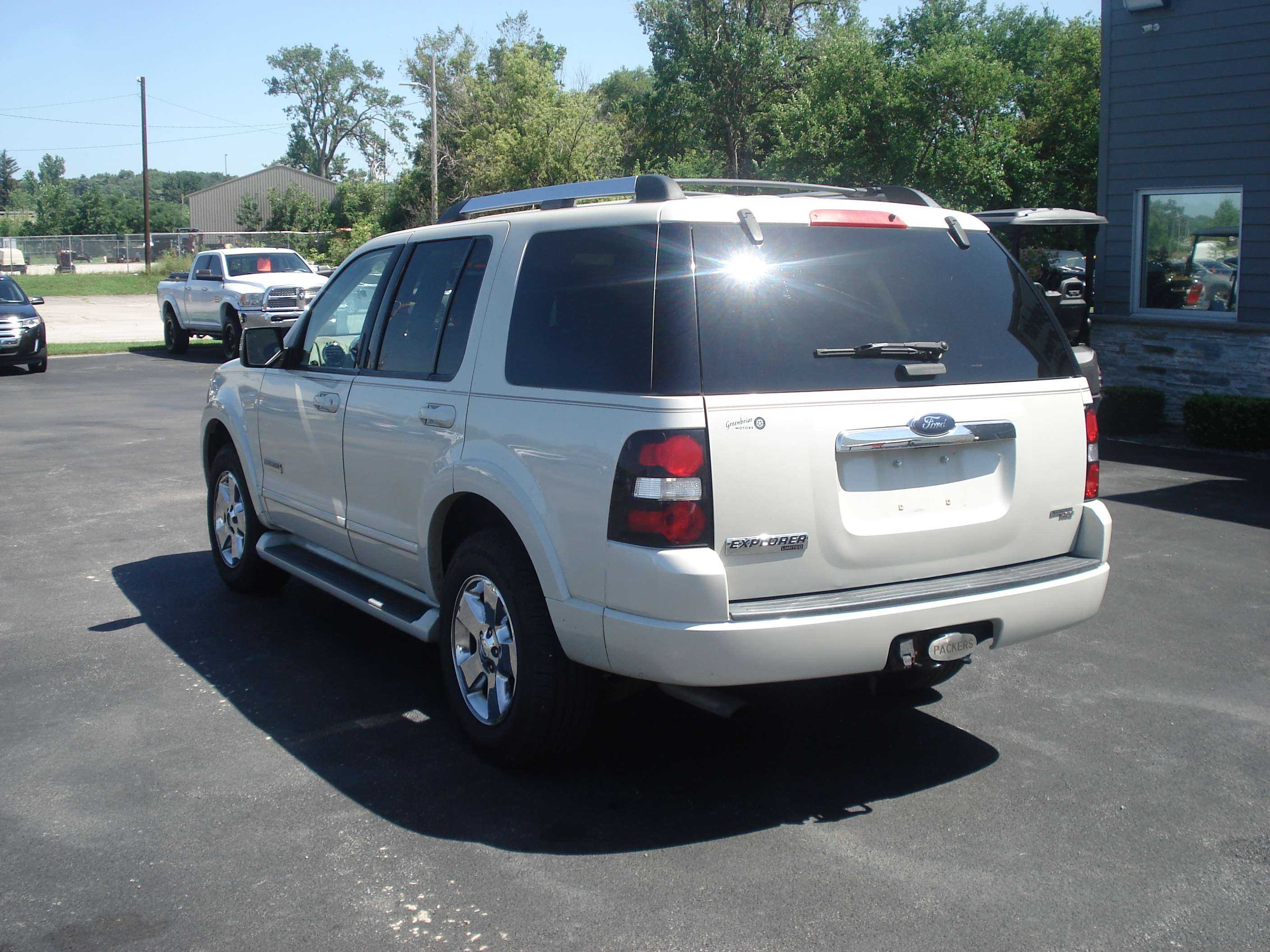 Ford Explorer Image 8
