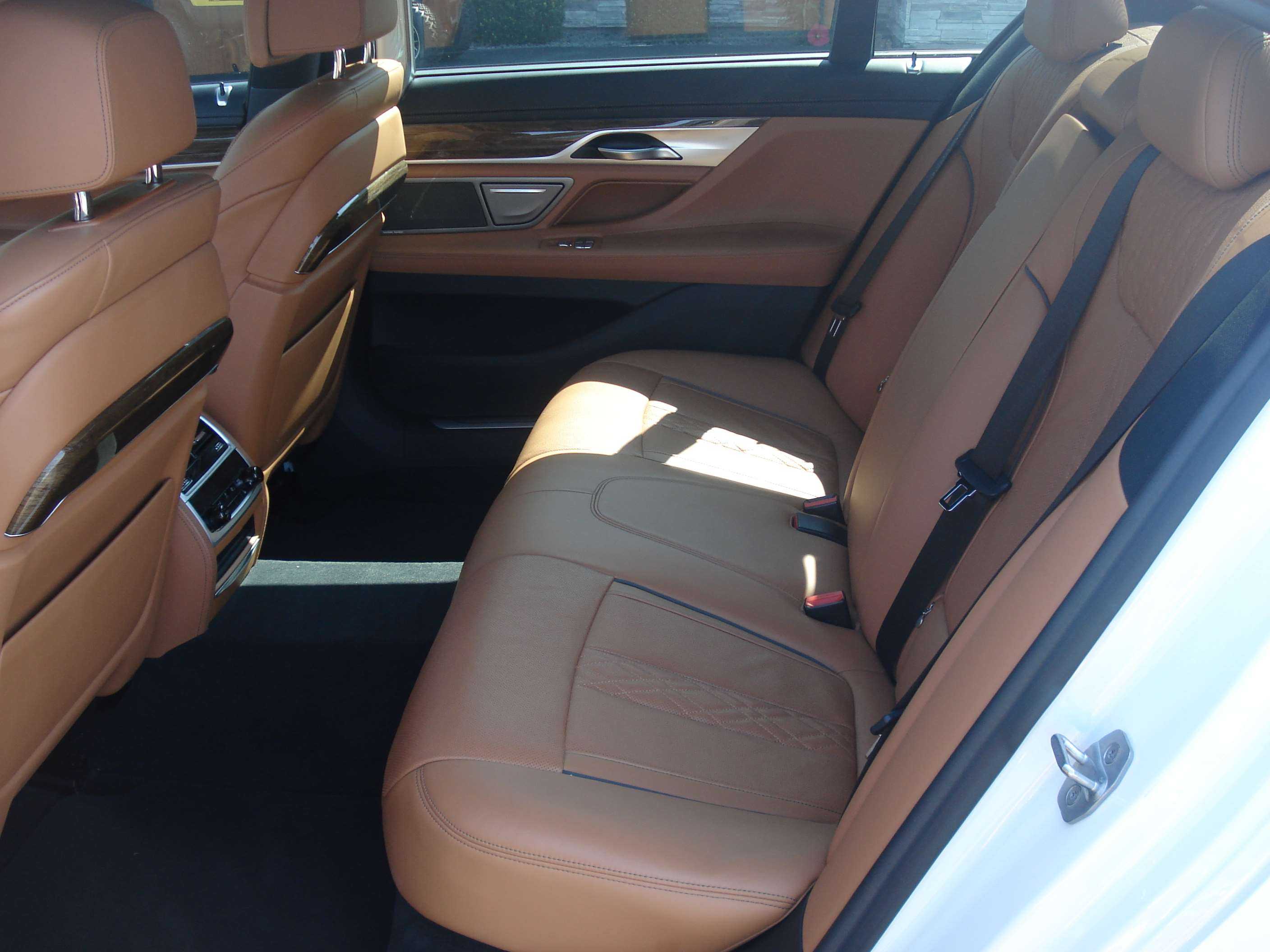 Bmw 7 Series Image 13