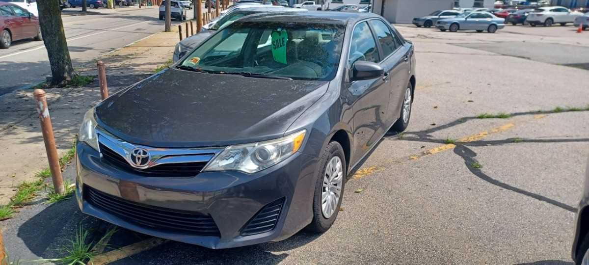 Toyota Camry Image 1