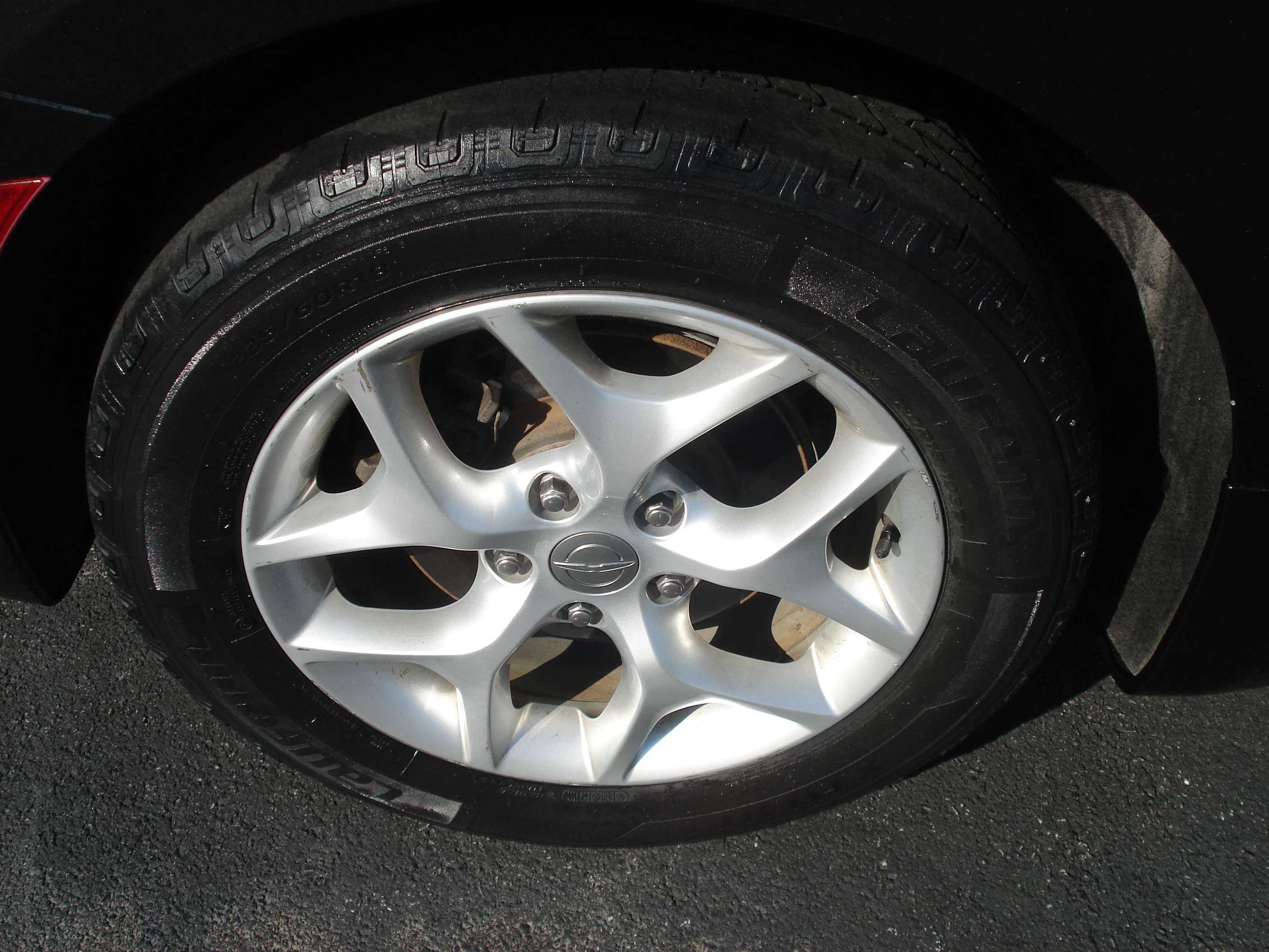 Chrysler Pacifica Image 5