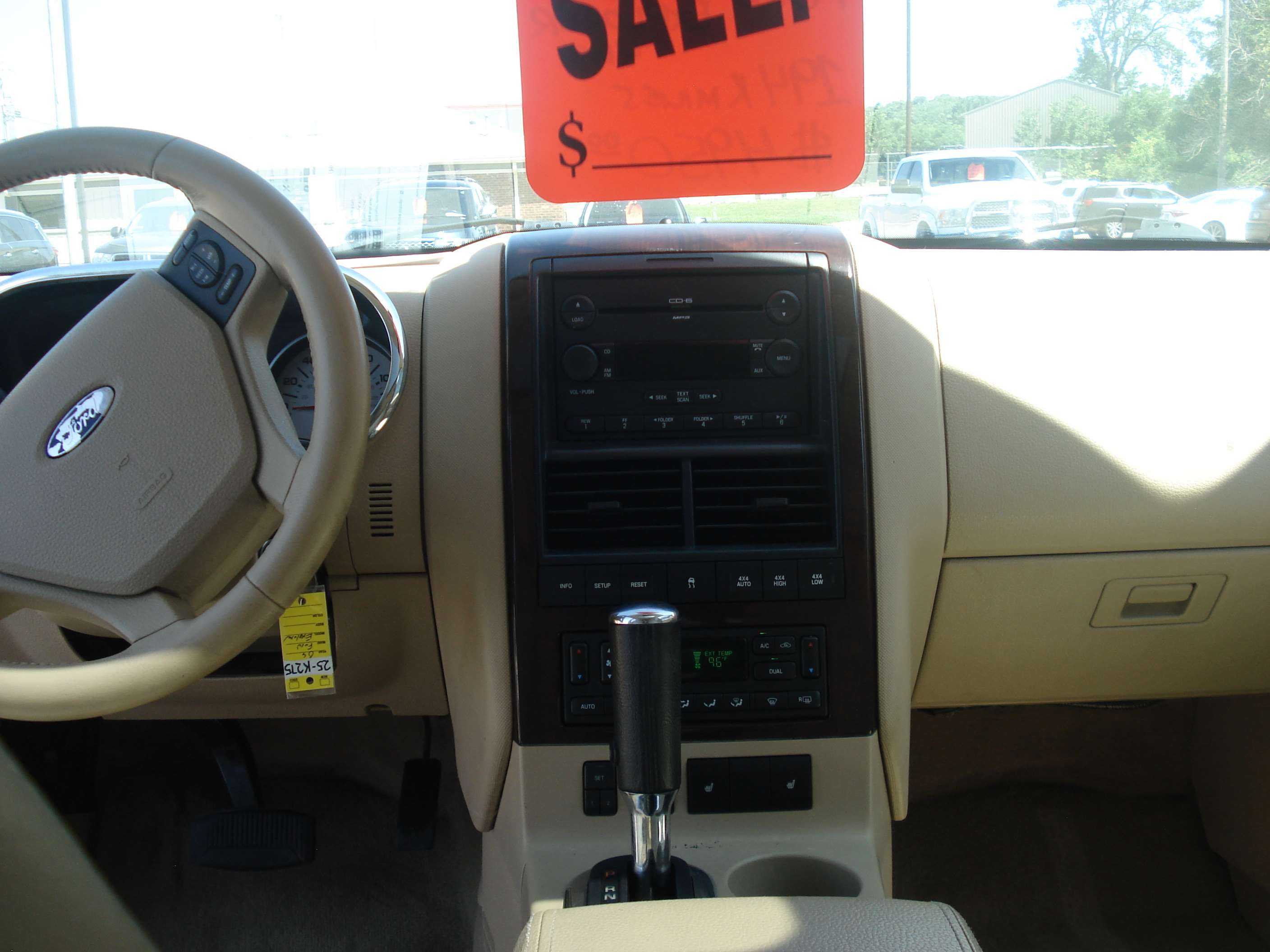 Ford Explorer Image 14