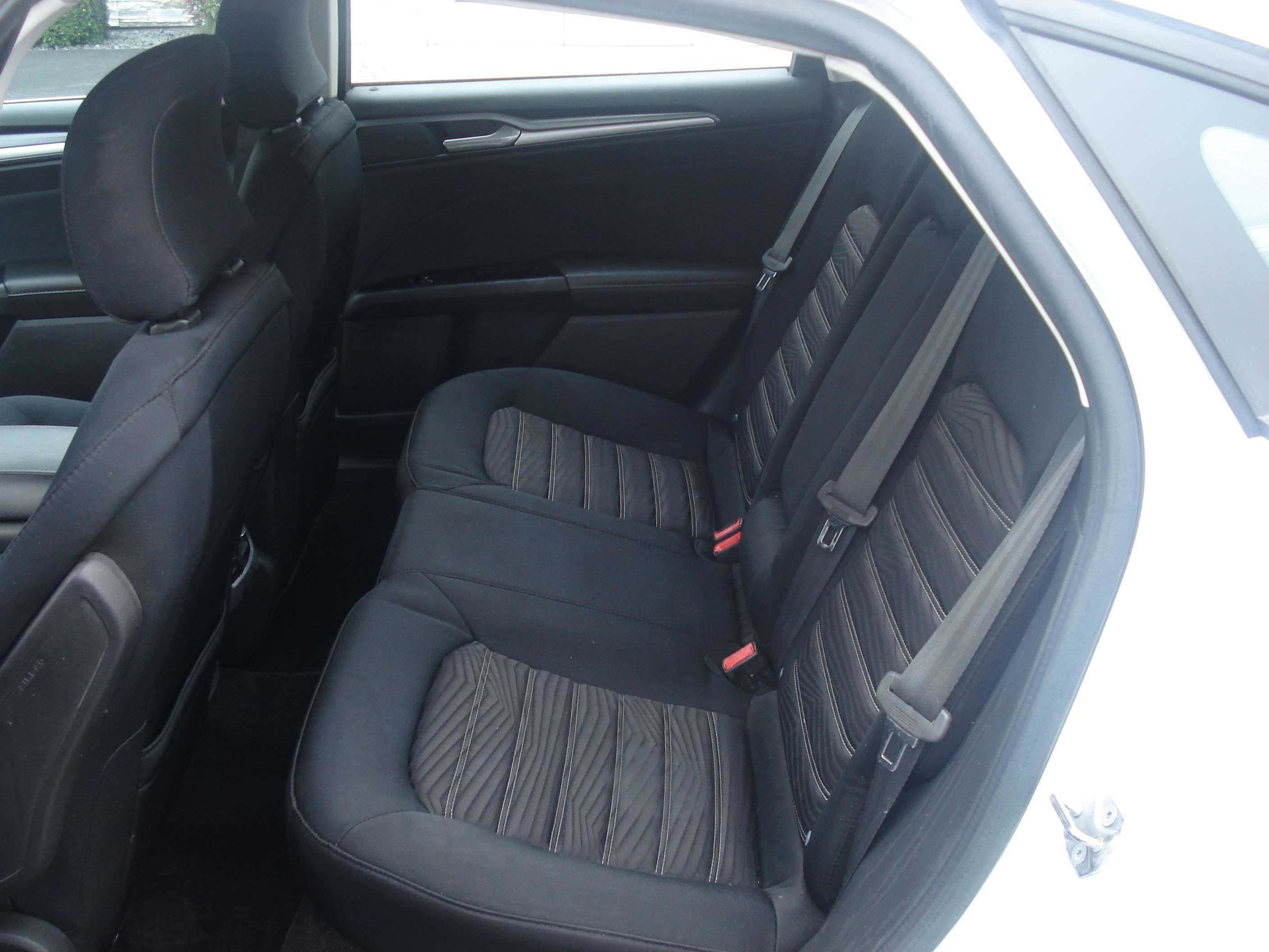 Ford Fusion Image 12