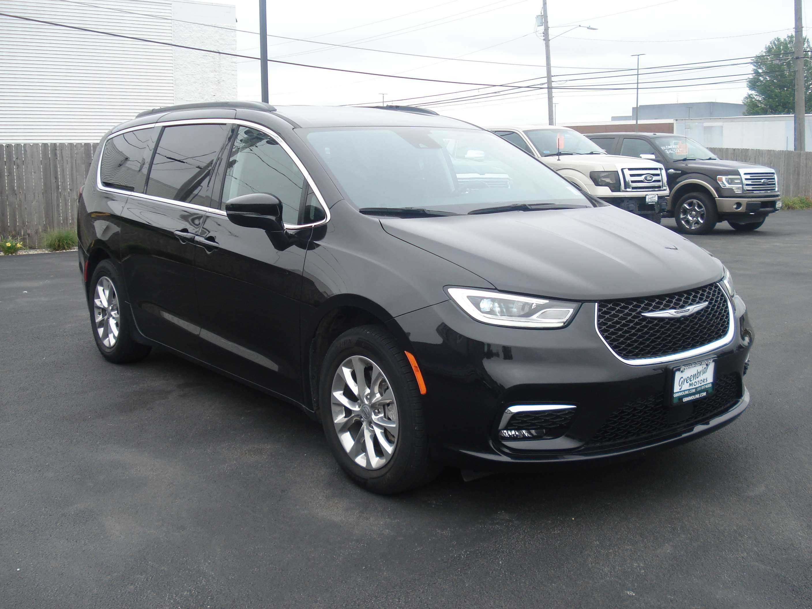 Chrysler Pacifica Image 4