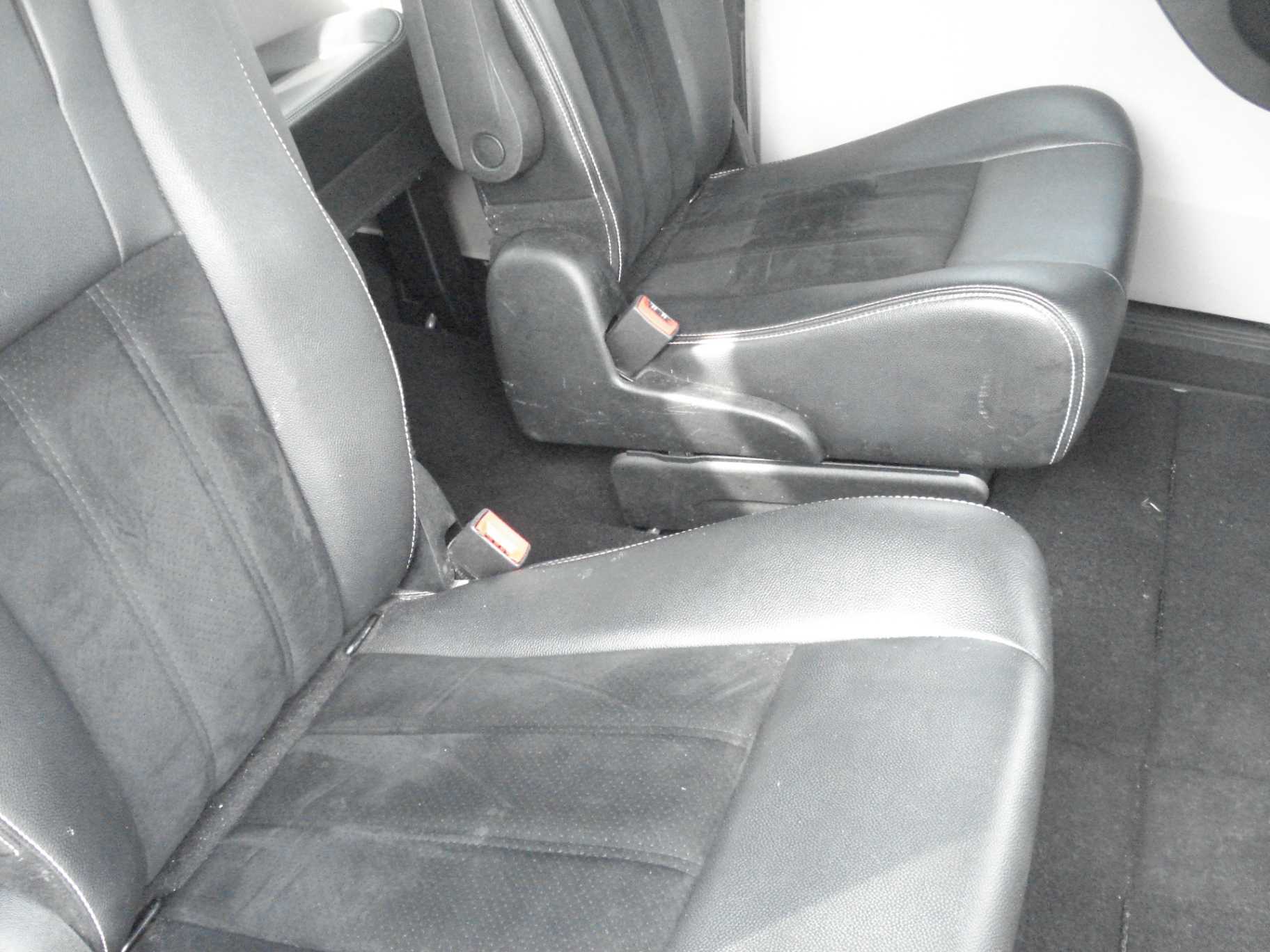 Dodge Grand Caravan Image 9