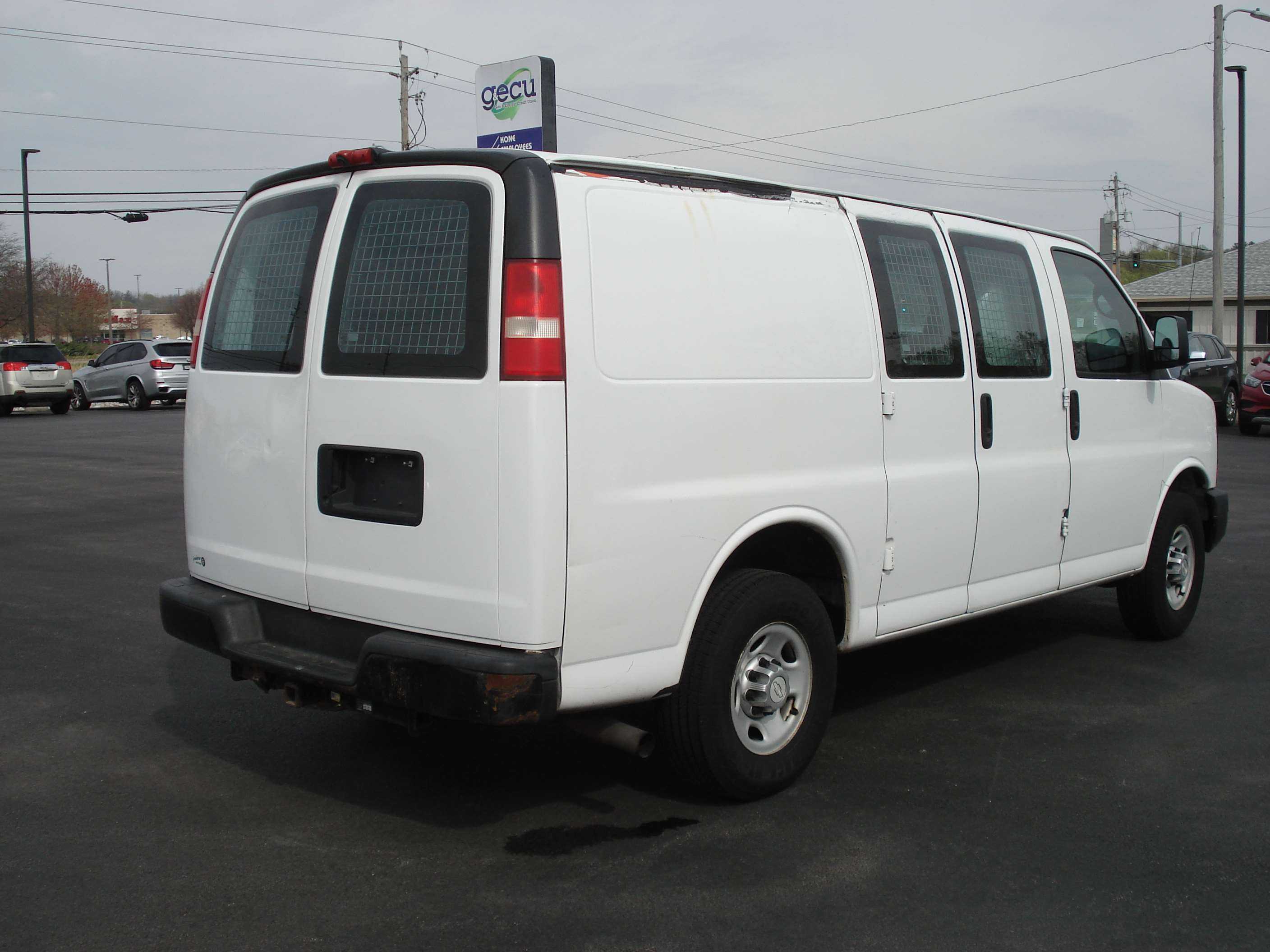 Chevrolet Express Image 3