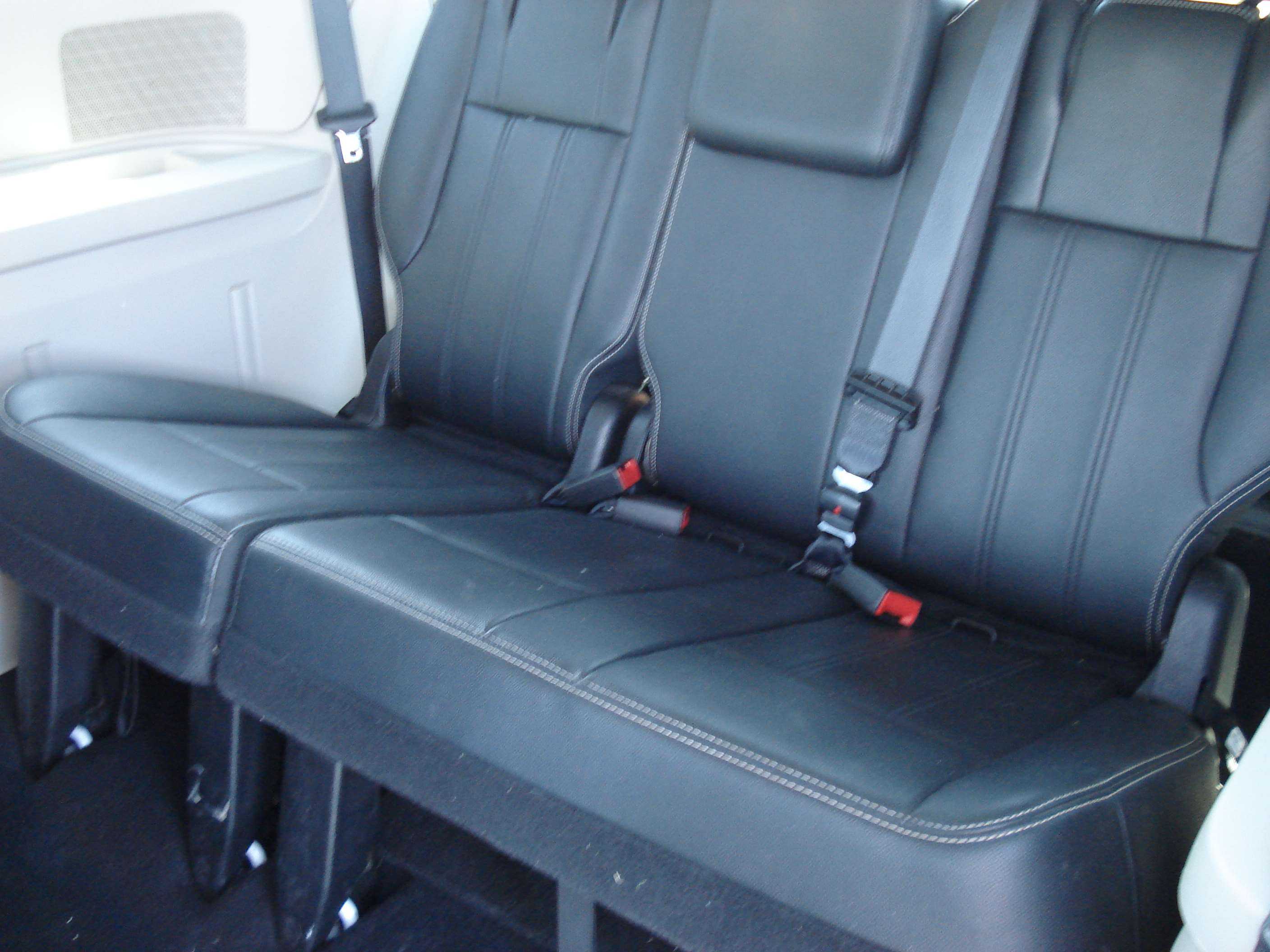 Chrysler Town And Country Image 11