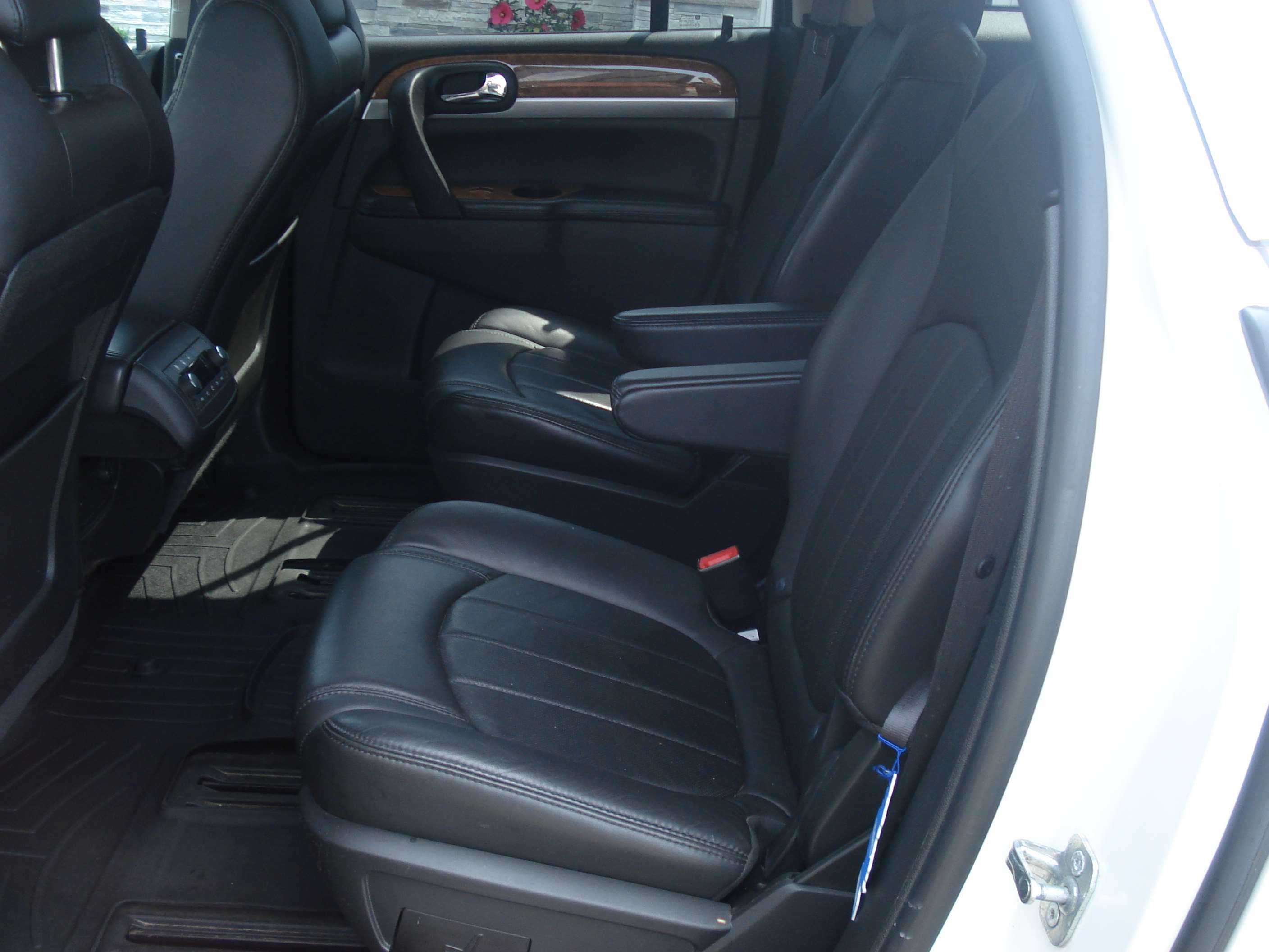 Buick Enclave Image 12