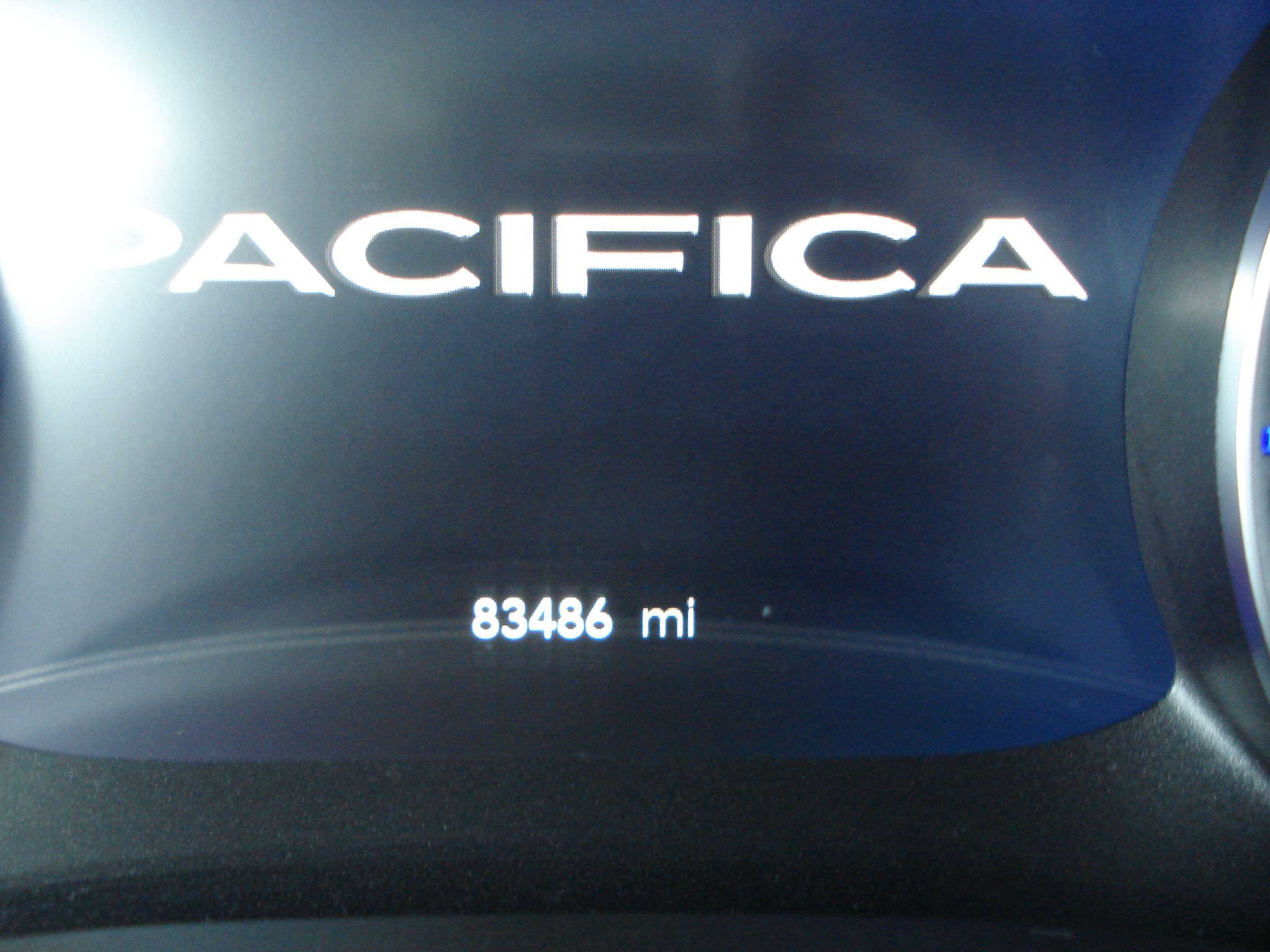 Chrysler Pacifica Image 17