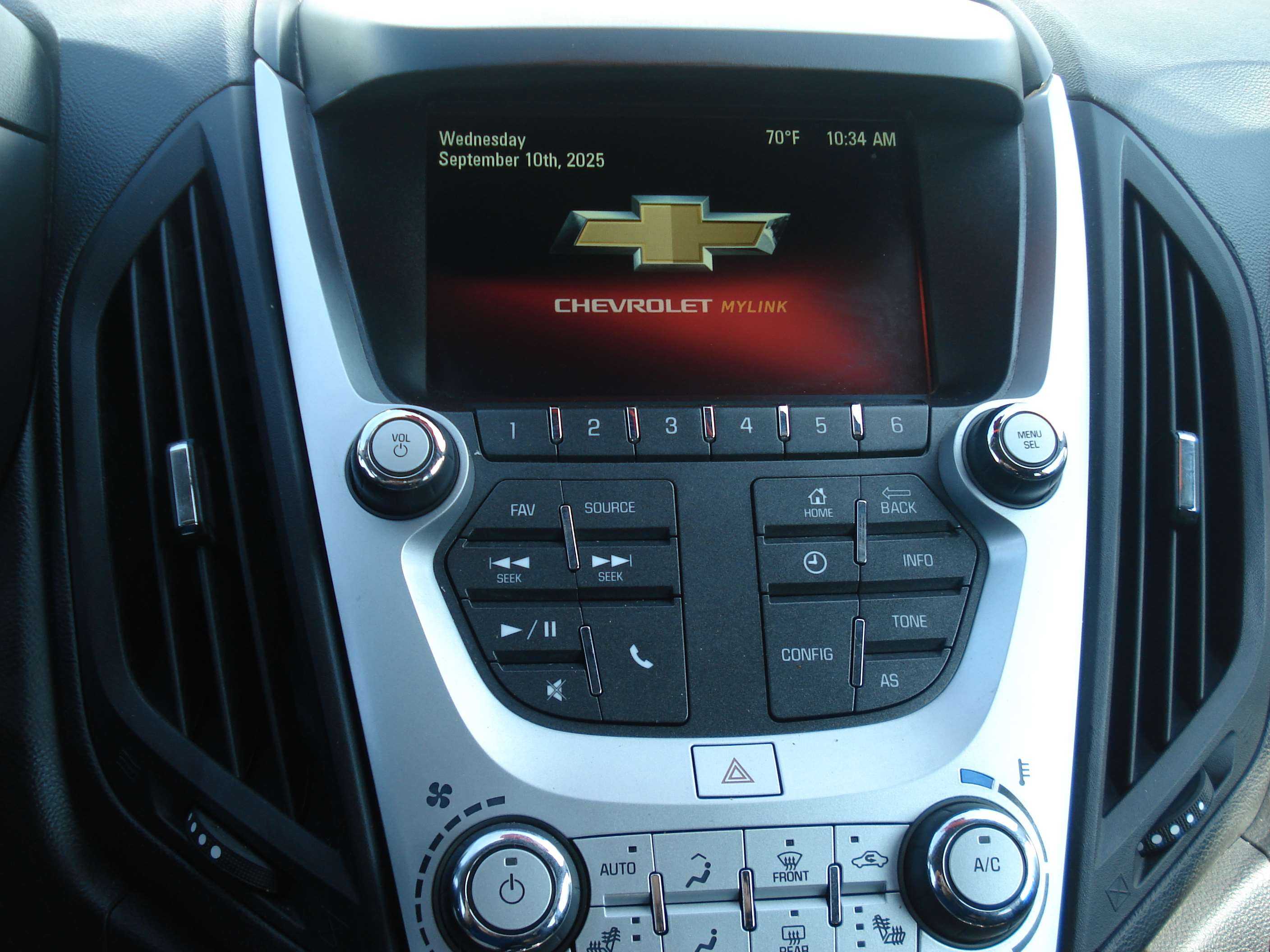 Chevrolet Equinox Image 12