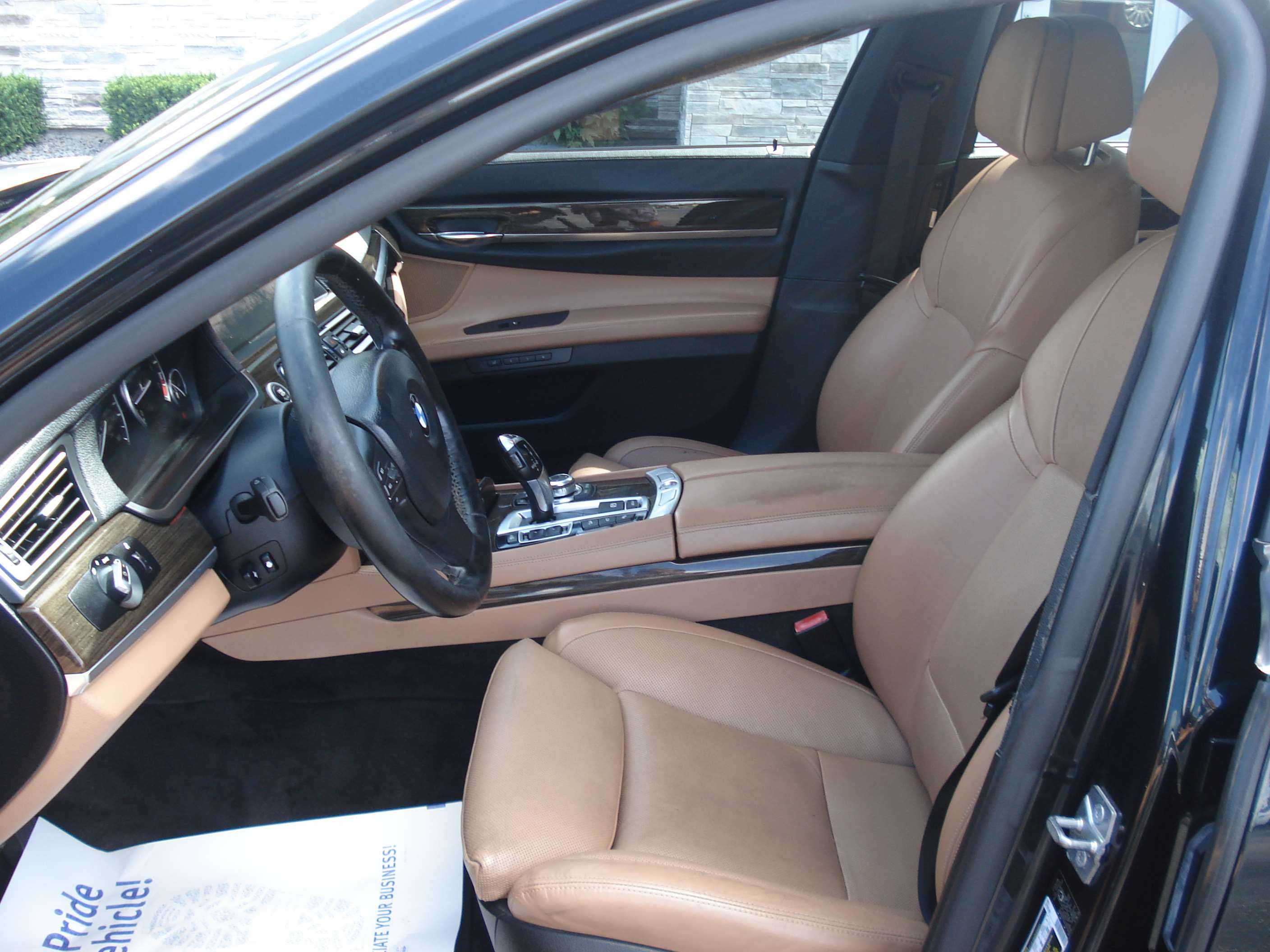 Bmw 7 Series Image 11