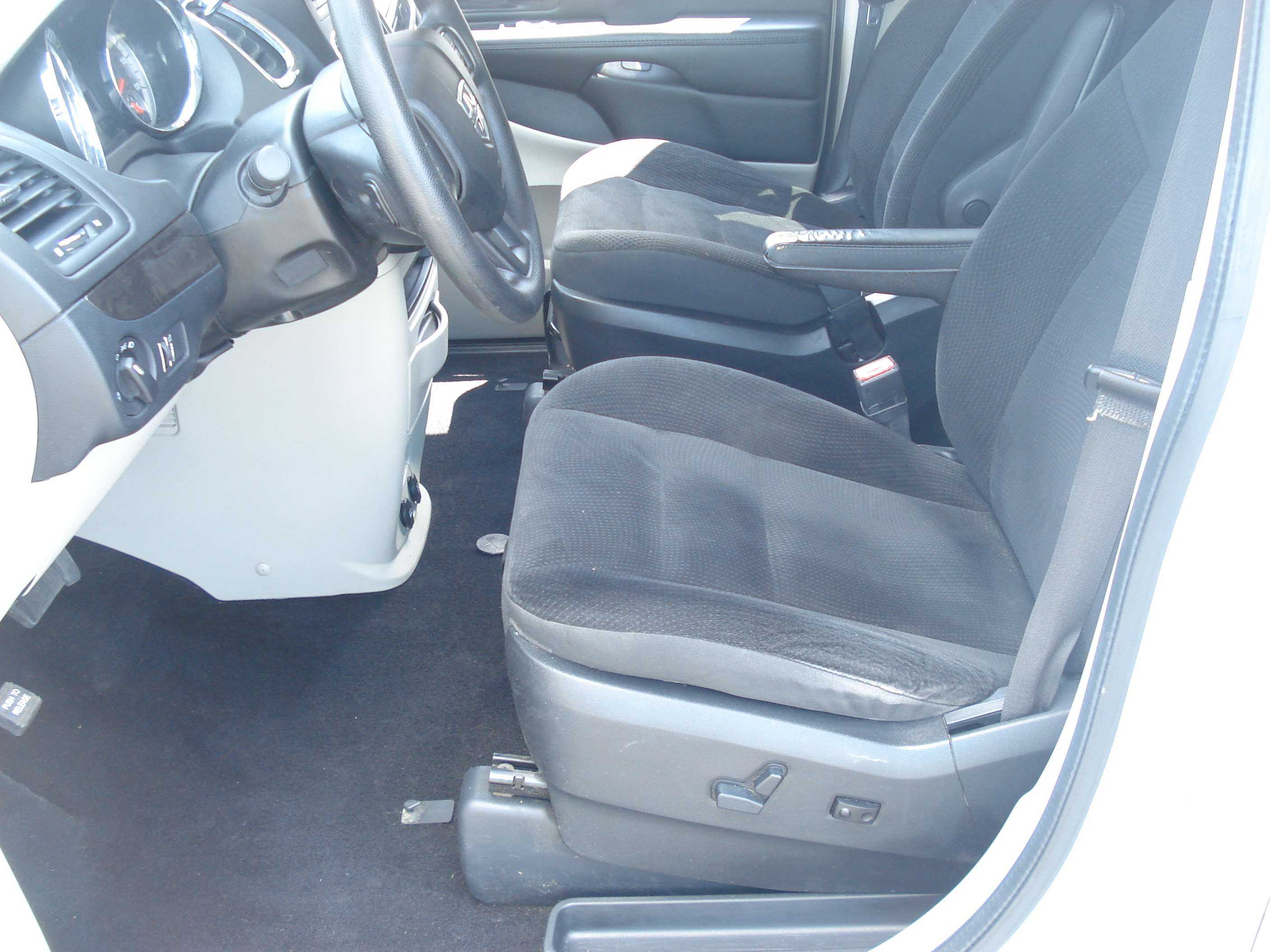 Dodge Grand Caravan Image 10