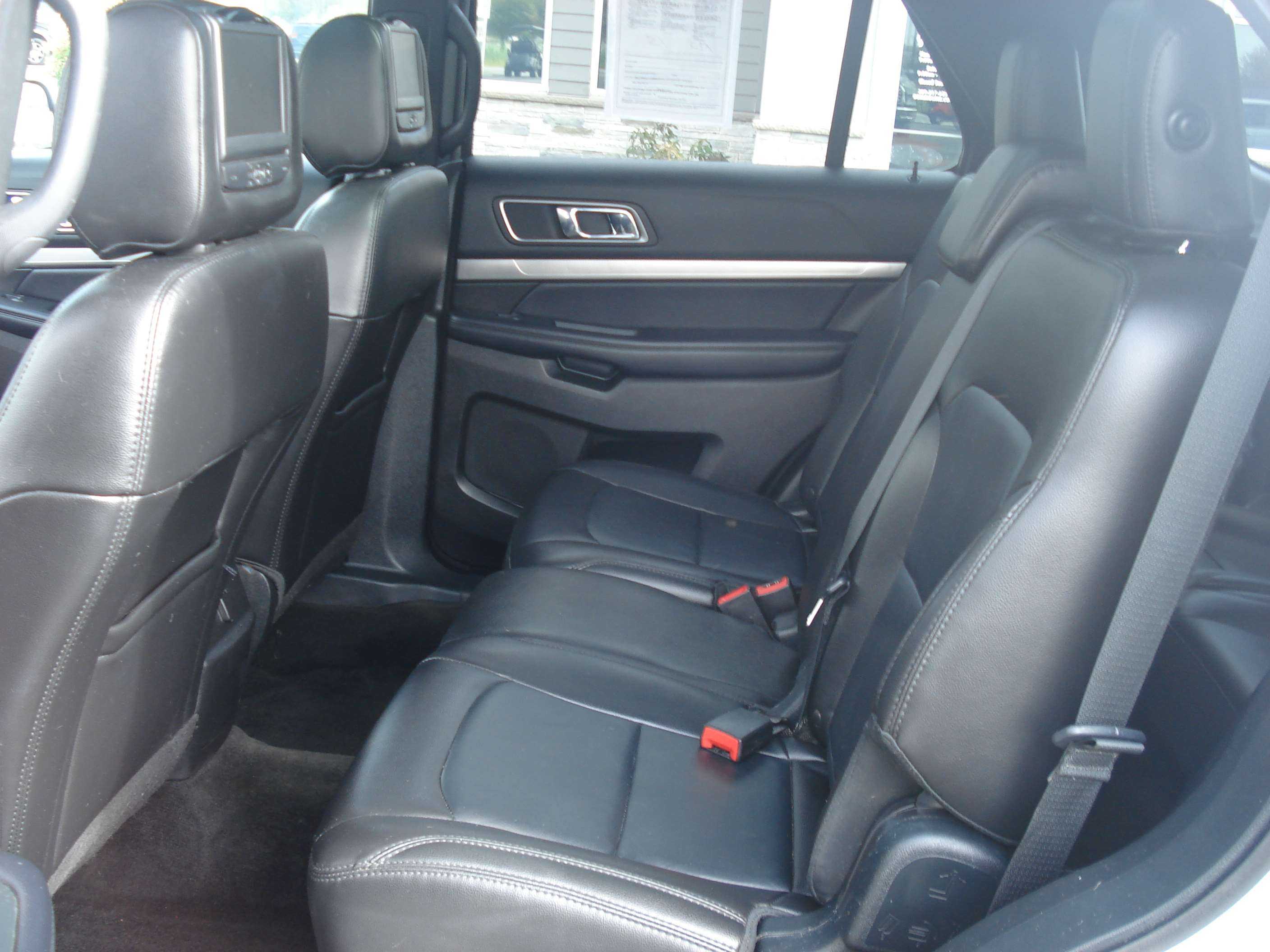 Ford Explorer Image 12