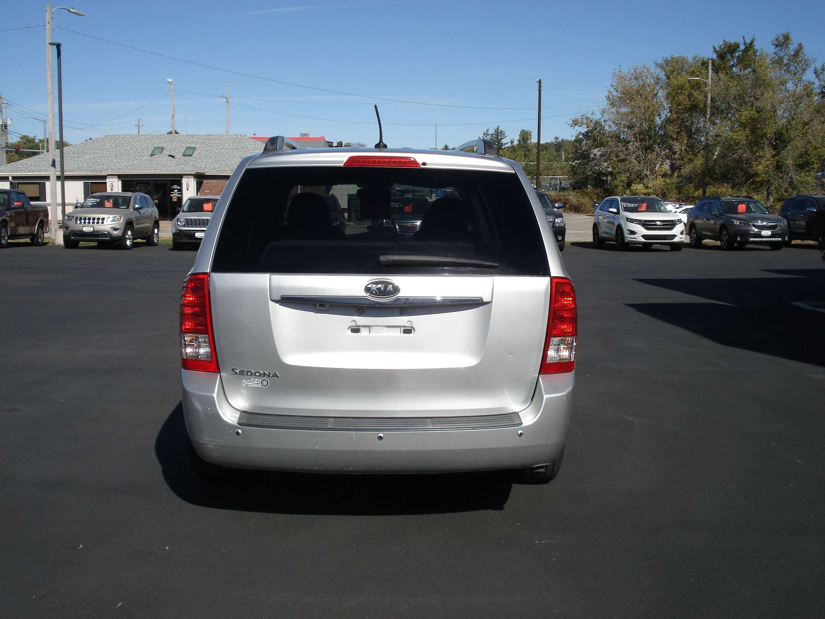 Kia Sedona Image 7