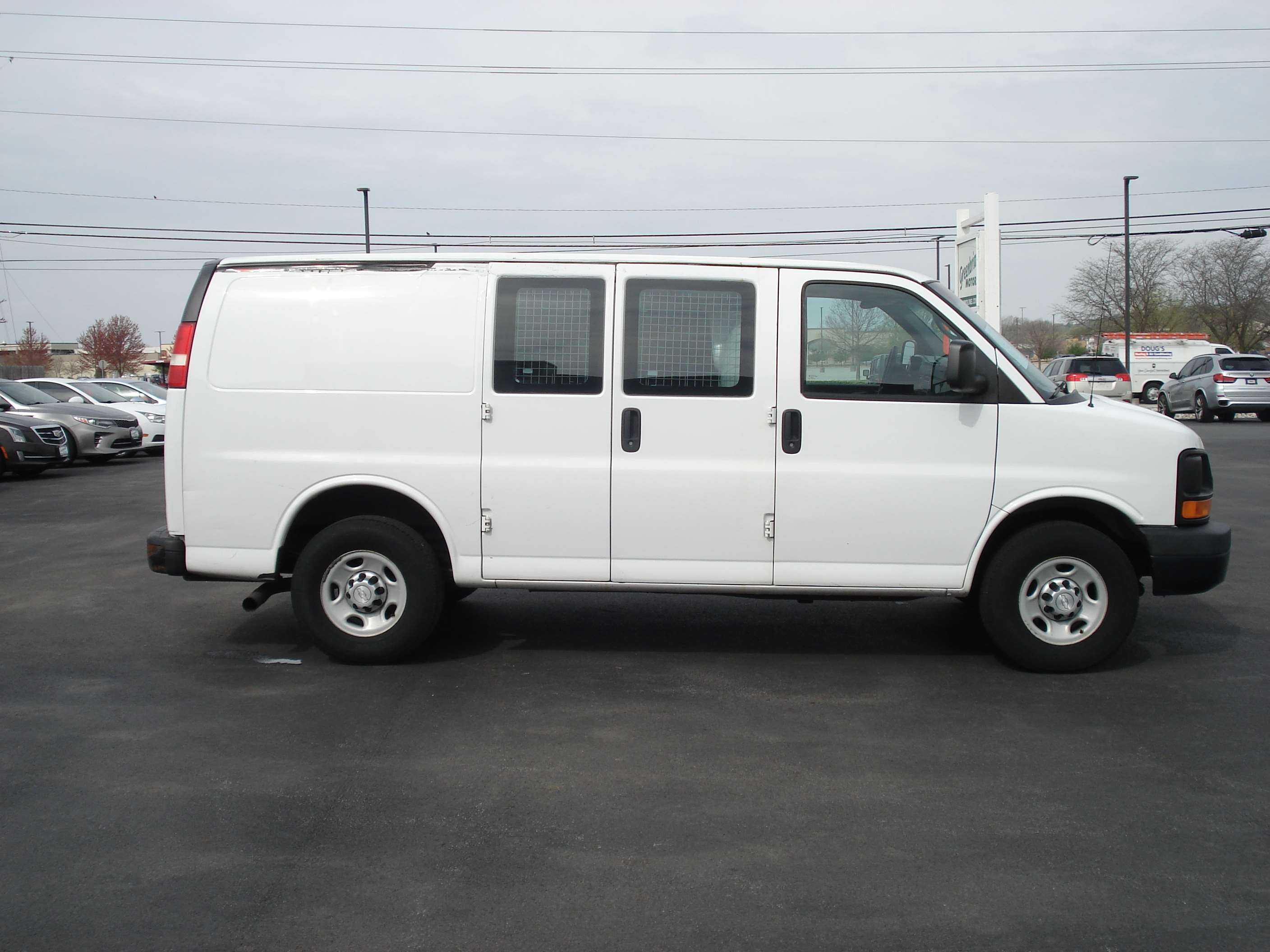 Chevrolet Express Image 2