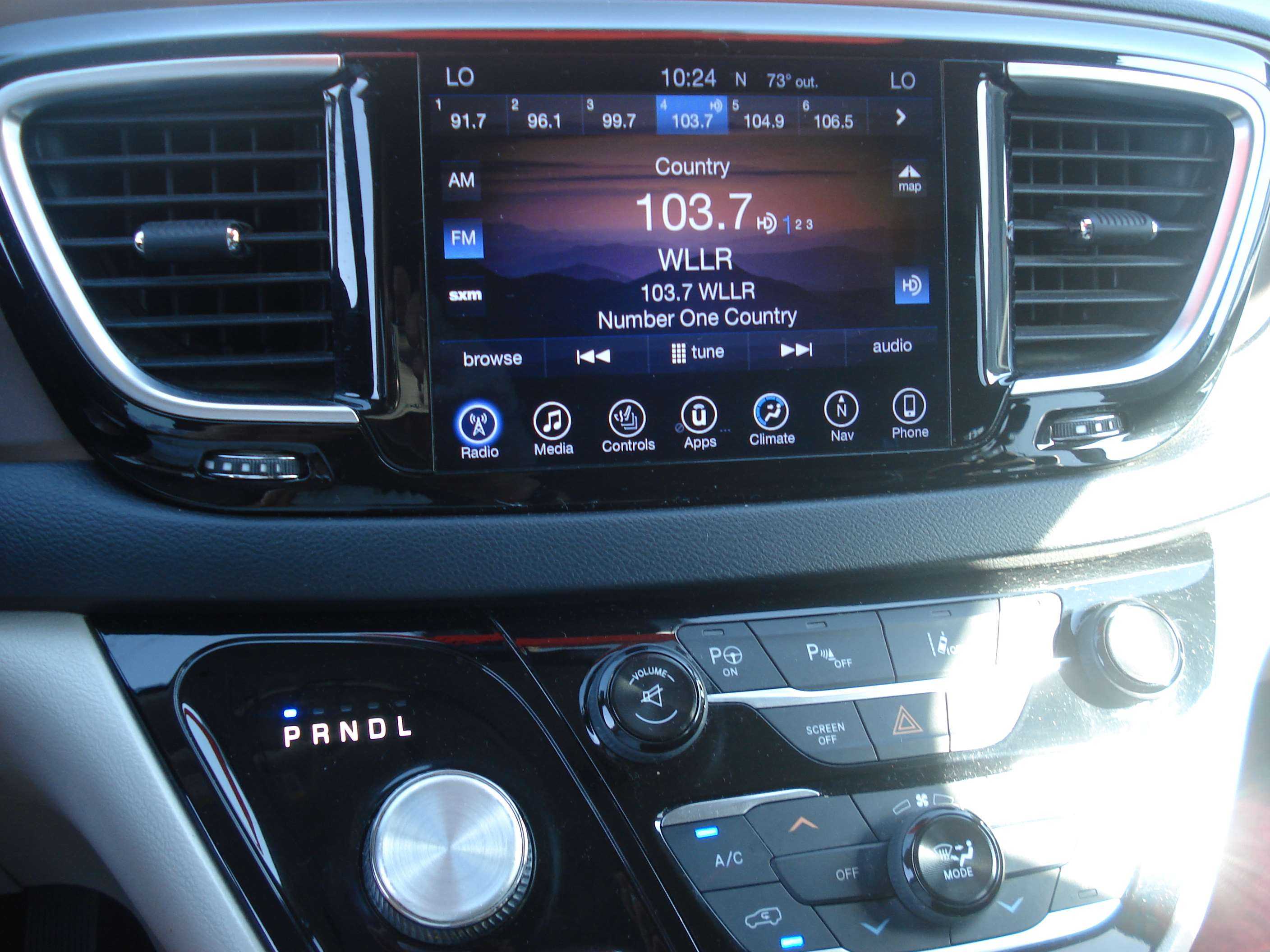 Chrysler Pacifica Image 7