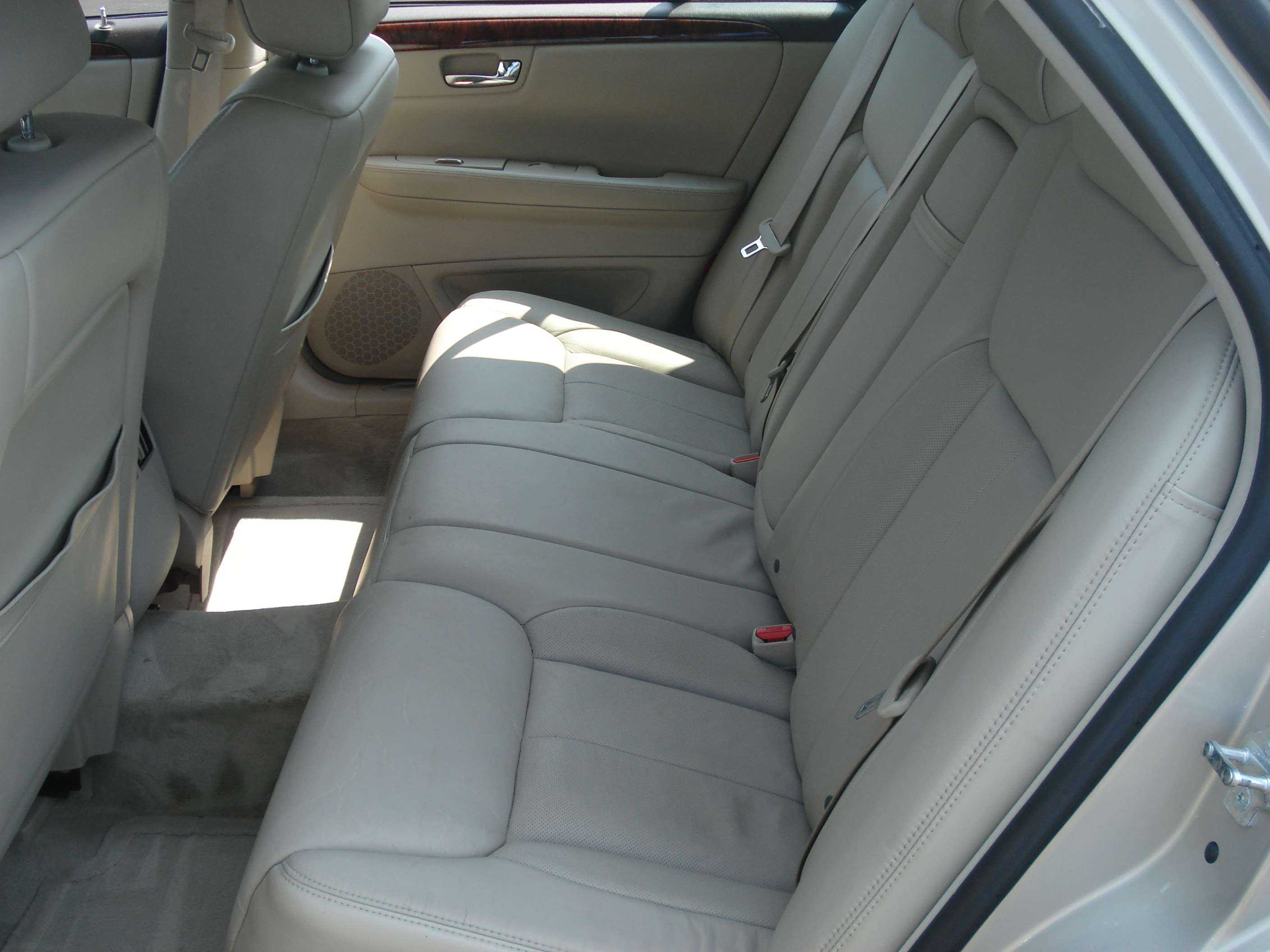 Cadillac Dts Image 12