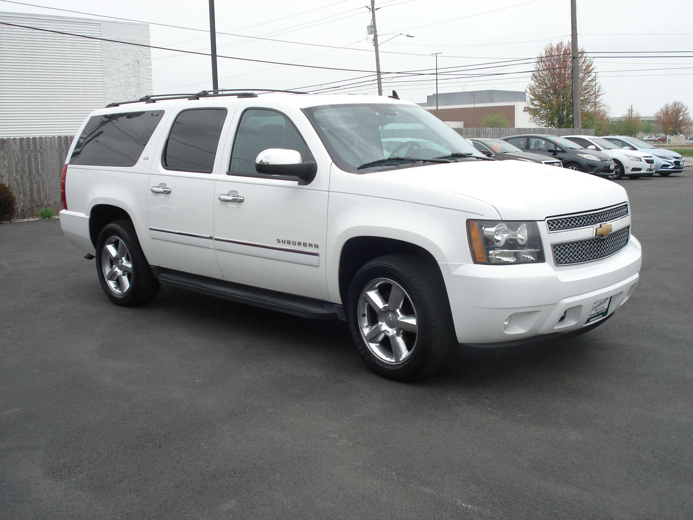 Chevrolet Suburban Image 4